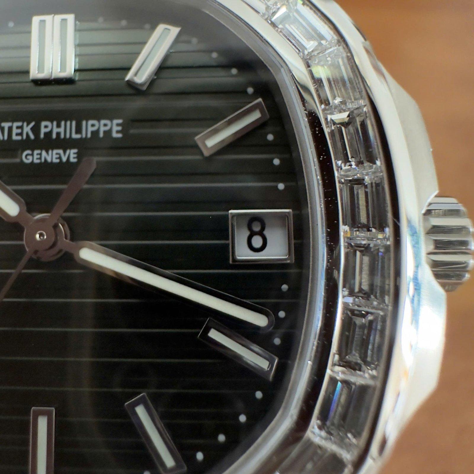 Patek Philippe Nautilus 5711/1300A-001 Green Dial Custom CVD Baguette Diamonds 40mm - 图片 9
