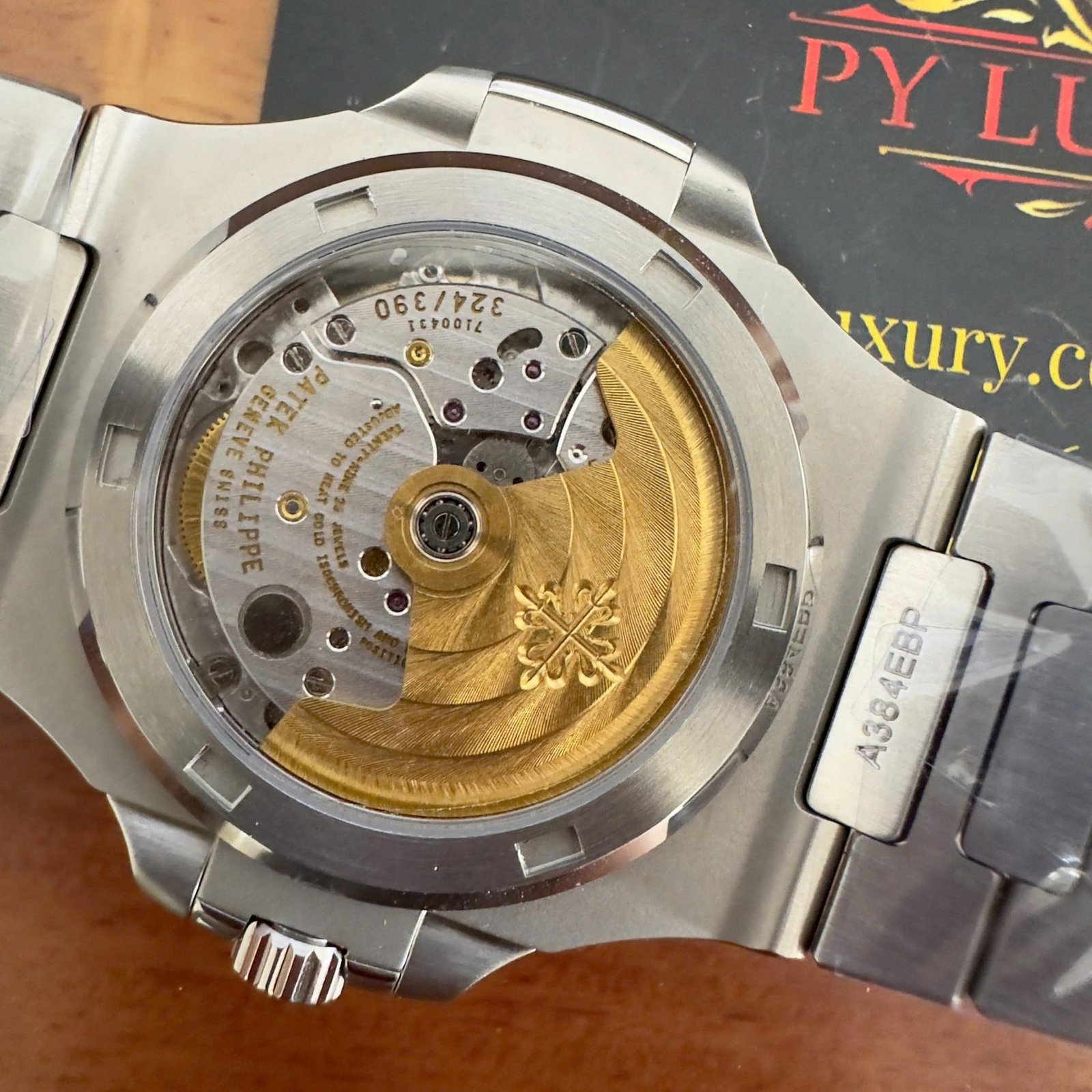 Patek Philippe Nautilus 5711/1300A-001 Green Dial Custom CVD Baguette Diamonds 40mm - 图片 12