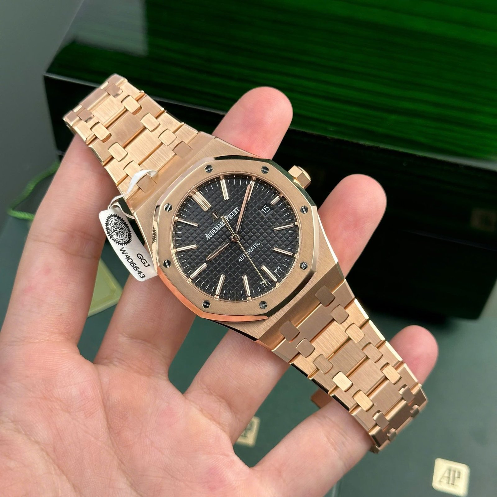 Audemars Piguet Royal Oak 15400OR Black Dial 18K Gold Wrapped Best Replica Watch ZF 41mm - 图片 3