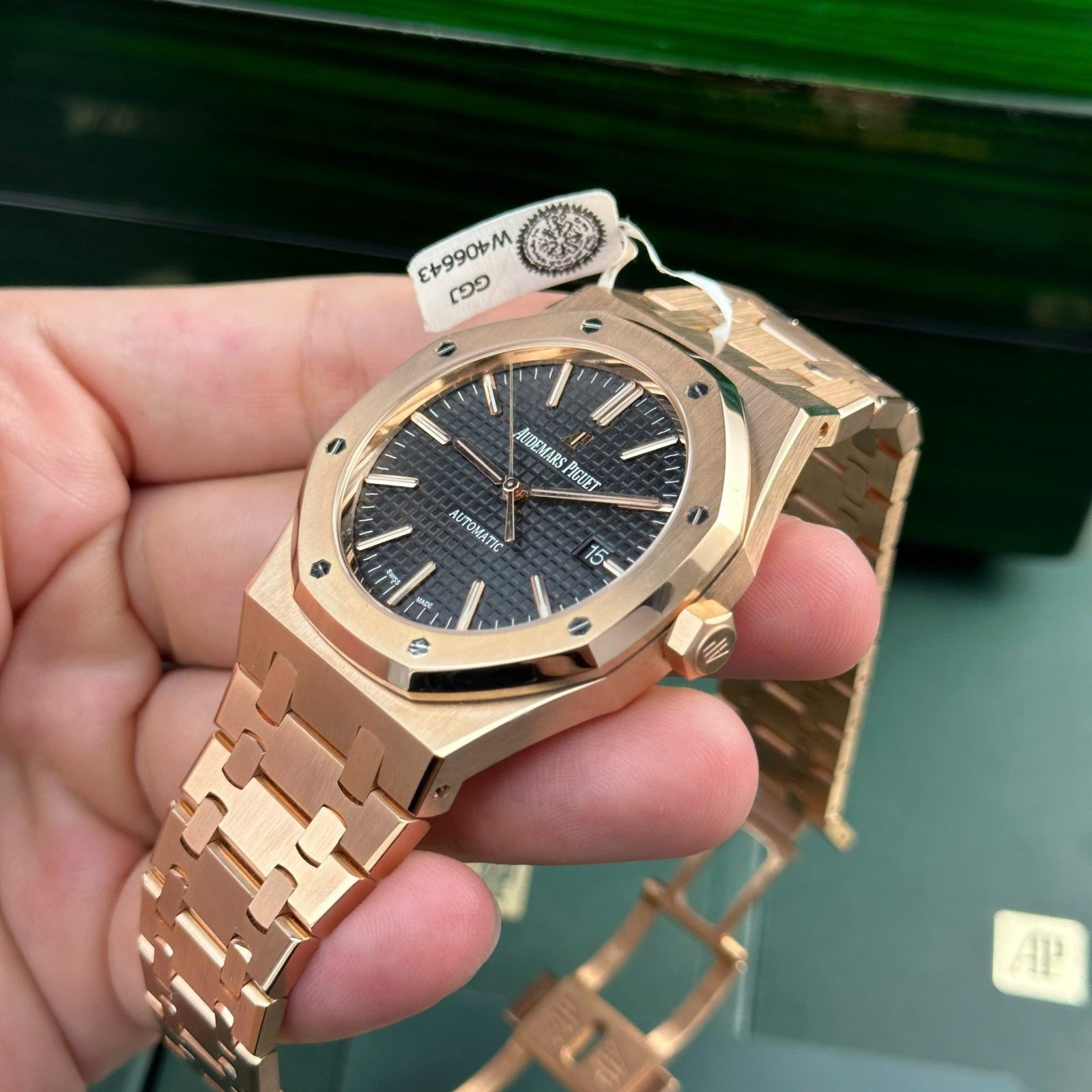 Audemars Piguet Royal Oak 15400OR Black Dial 18K Gold Wrapped Best Replica Watch ZF 41mm - 图片 4