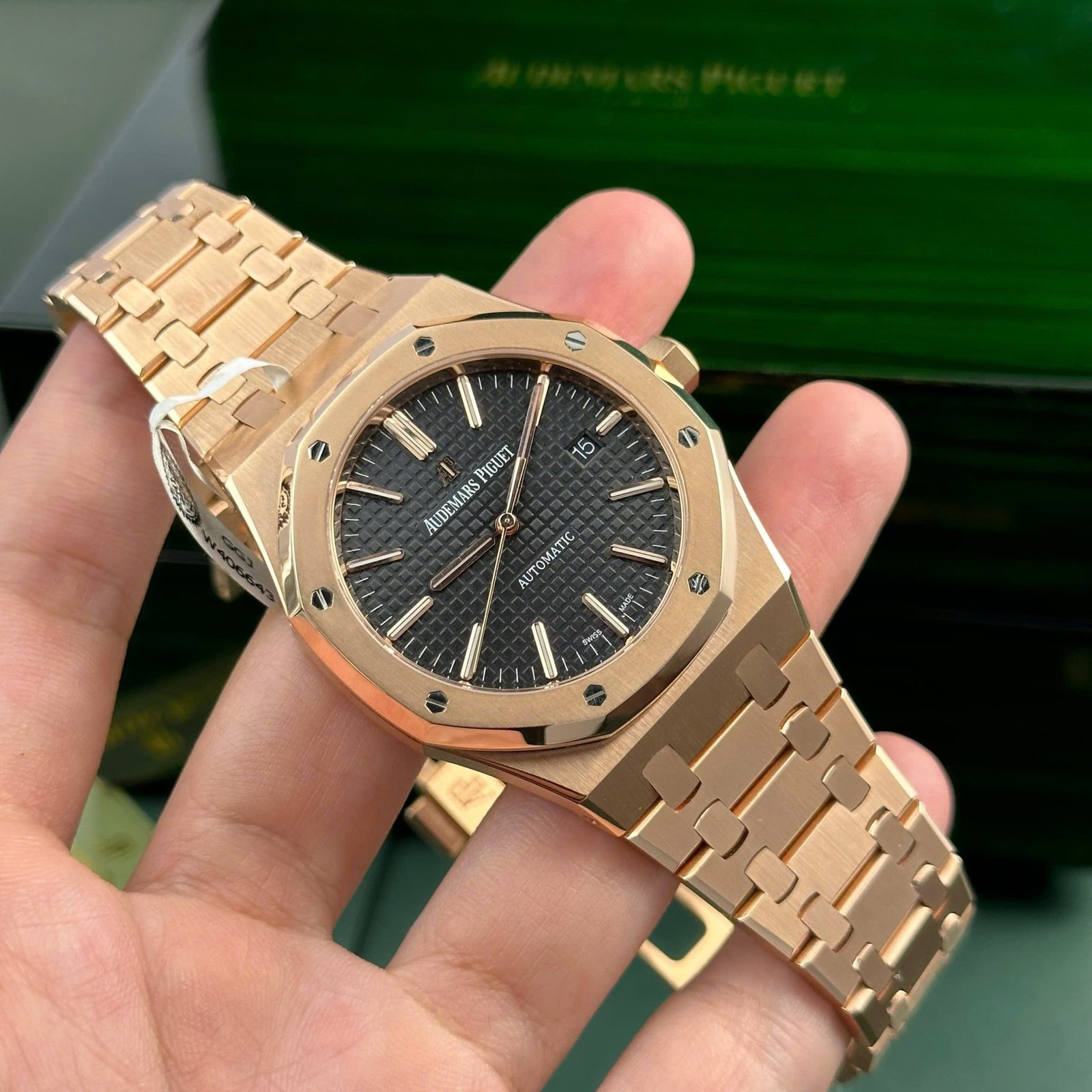 Audemars Piguet Royal Oak 15400OR Black Dial 18K Gold Wrapped Best Replica Watch ZF 41mm - 图片 5