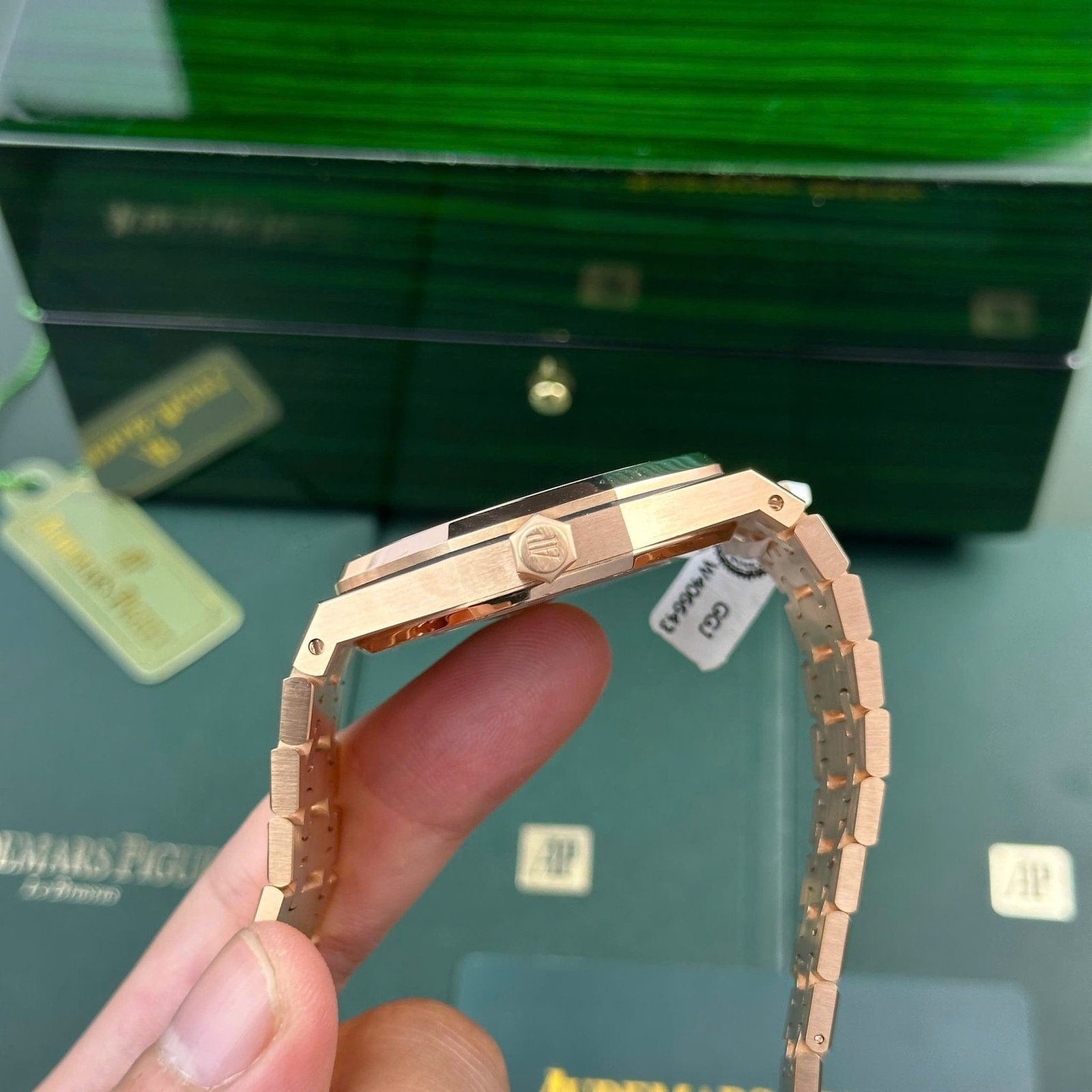 Audemars Piguet Royal Oak 15400OR Black Dial 18K Gold Wrapped Best Replica Watch ZF 41mm - 图片 7