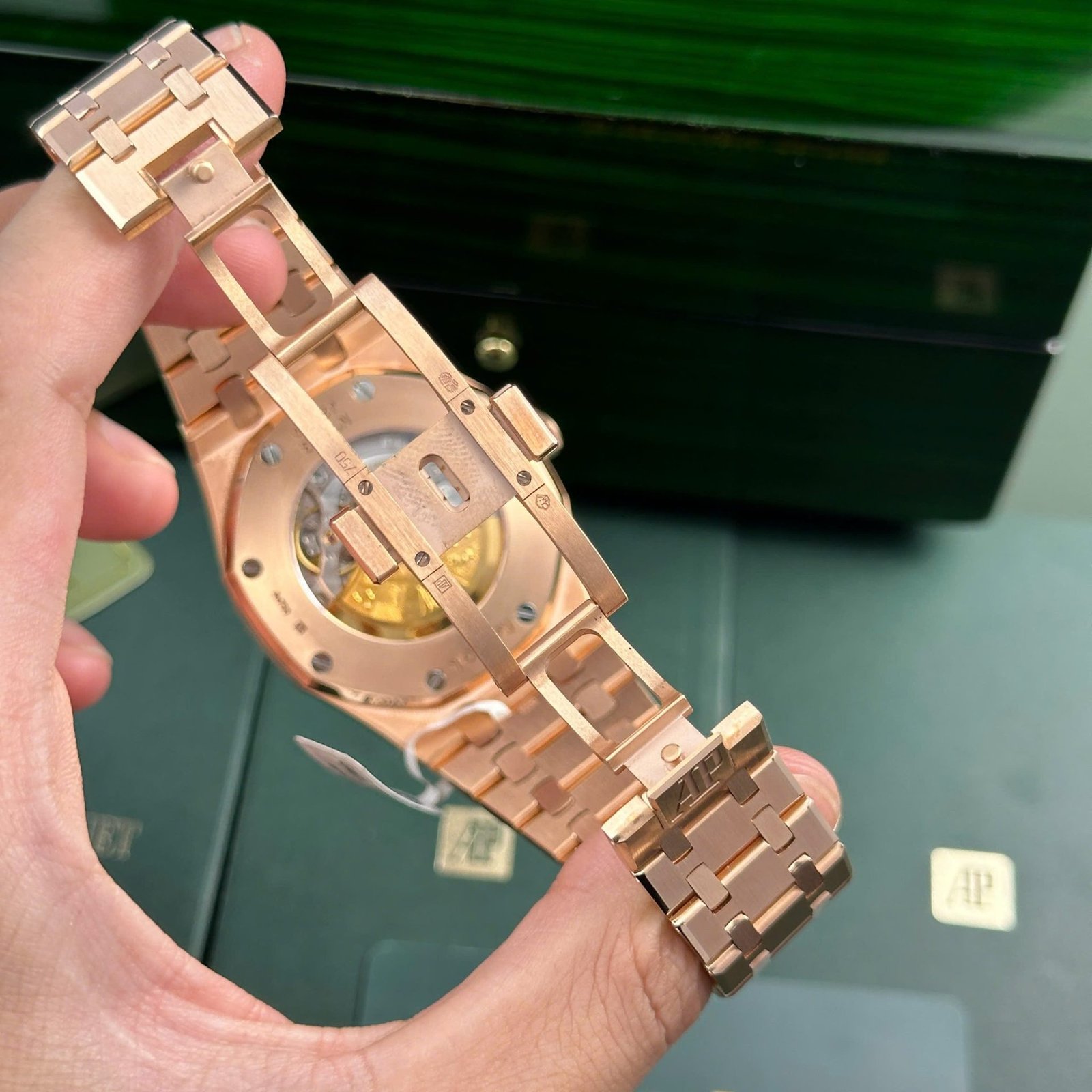 Audemars Piguet Royal Oak 15400OR Black Dial 18K Gold Wrapped Best Replica Watch ZF 41mm - 图片 9