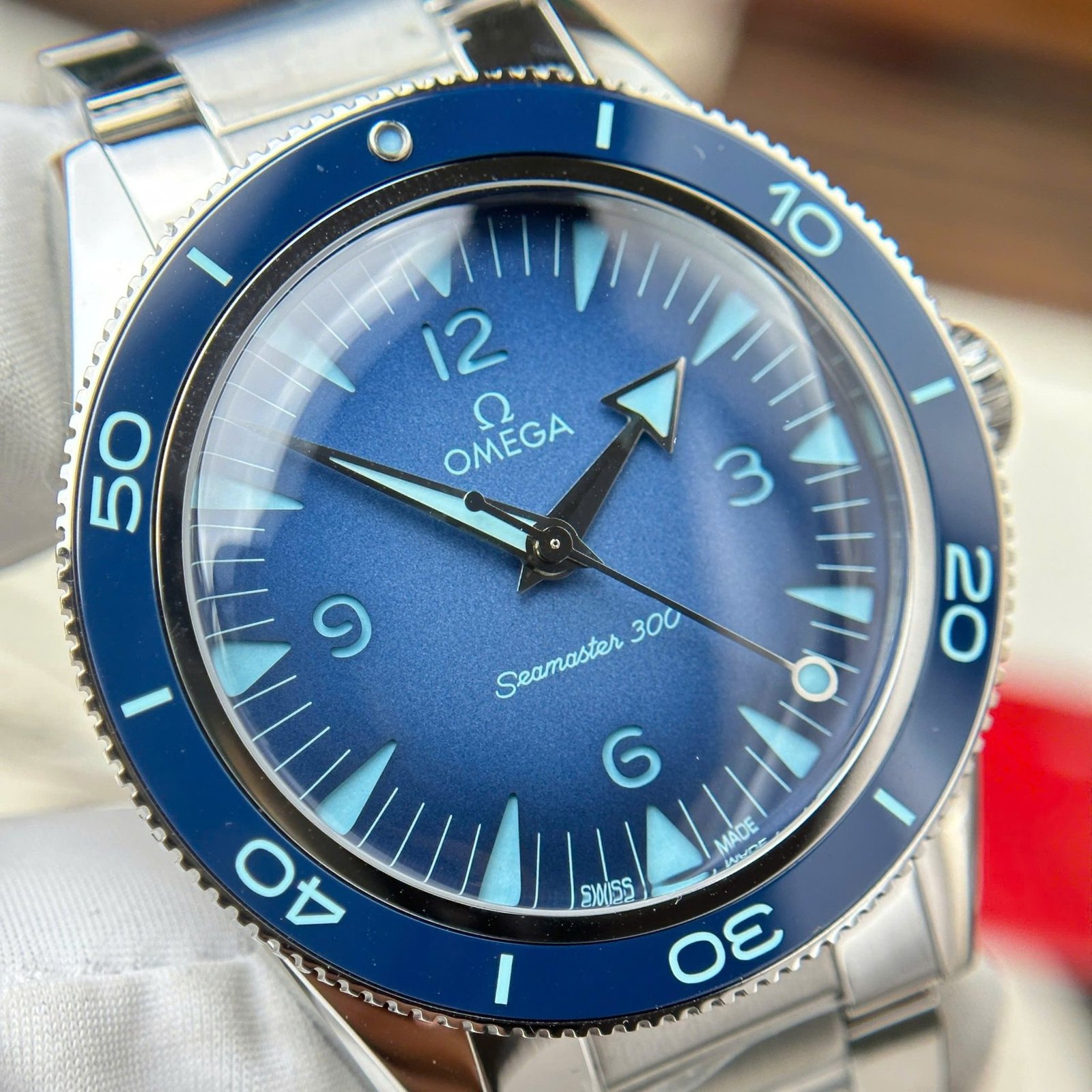 Omega Seamaster 300 Heritage Summer Blue Edition Best Replica VSF 41mm - 图片 5