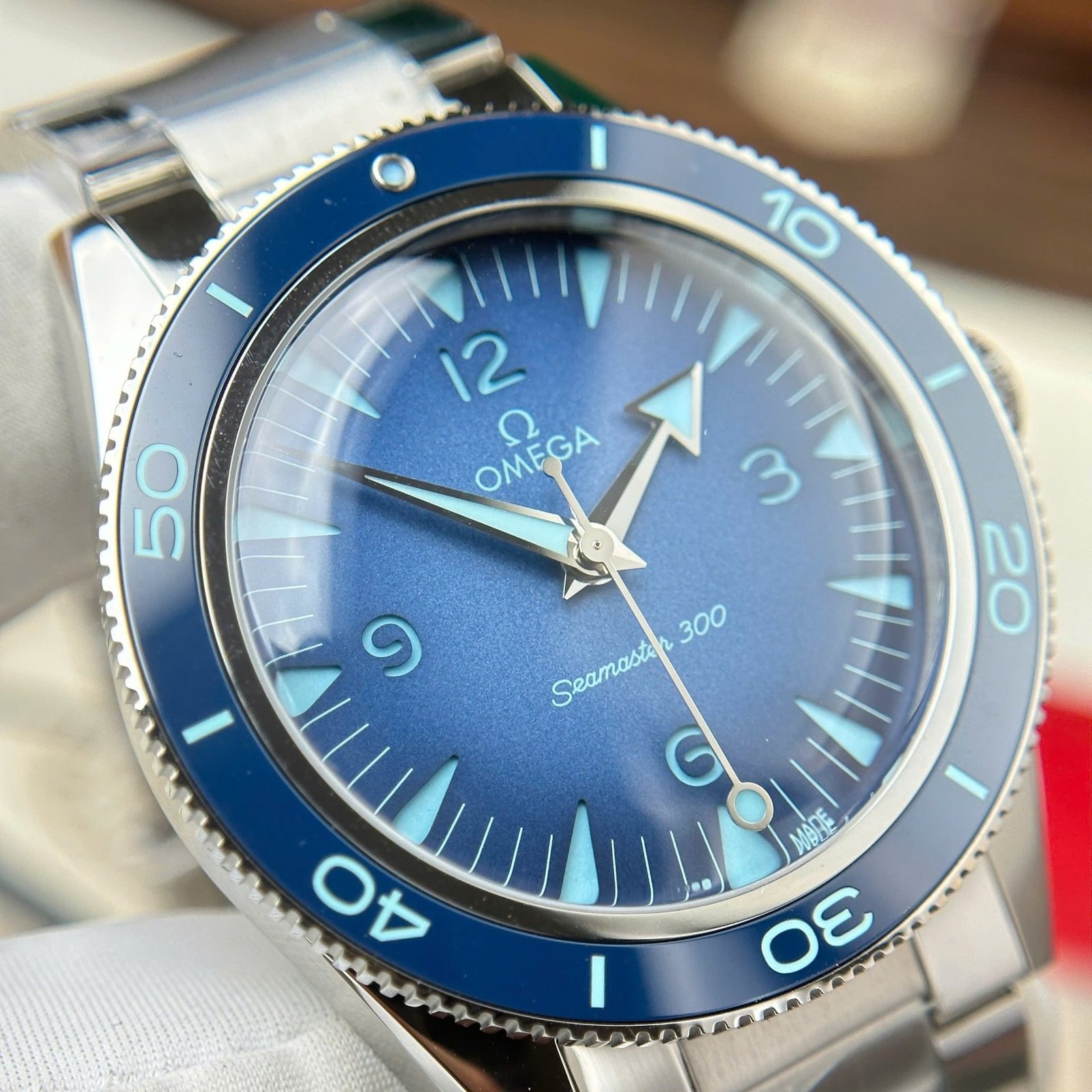 Omega Seamaster 300 Heritage Summer Blue Edition Best Replica VSF 41mm - 图片 6