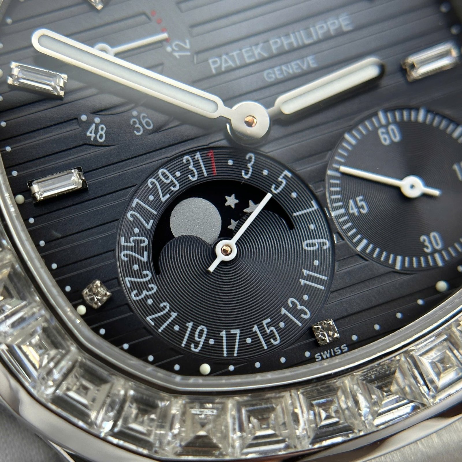 Patek Philippe Nautilus 5724G-001 Blue Dial Baguette Moissanite Full Functions Modified Max Options 40mm - 图片 9
