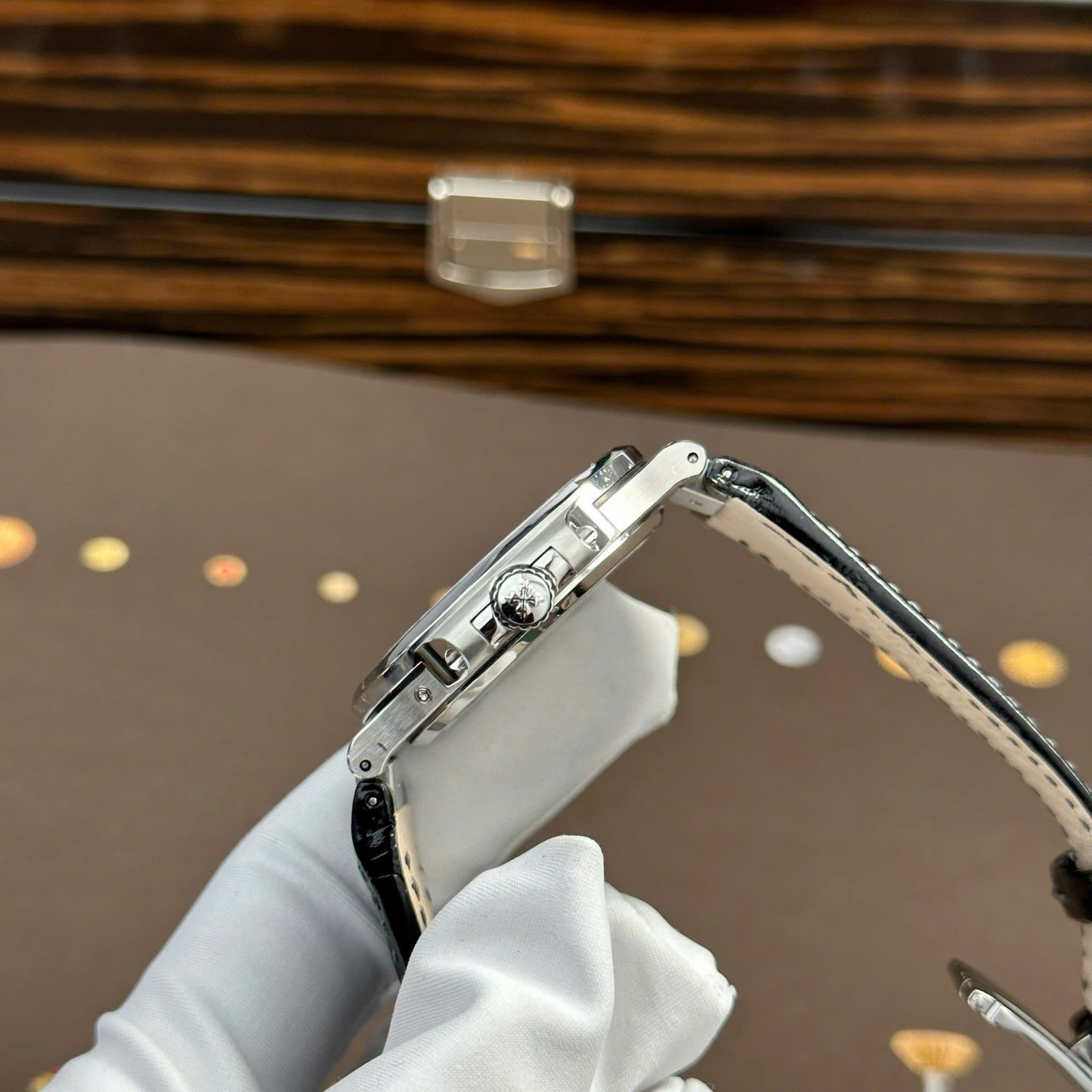 Patek Philippe Nautilus 5724G-001 Blue Dial Baguette Moissanite Full Functions Modified Max Options 40mm - 图片 12