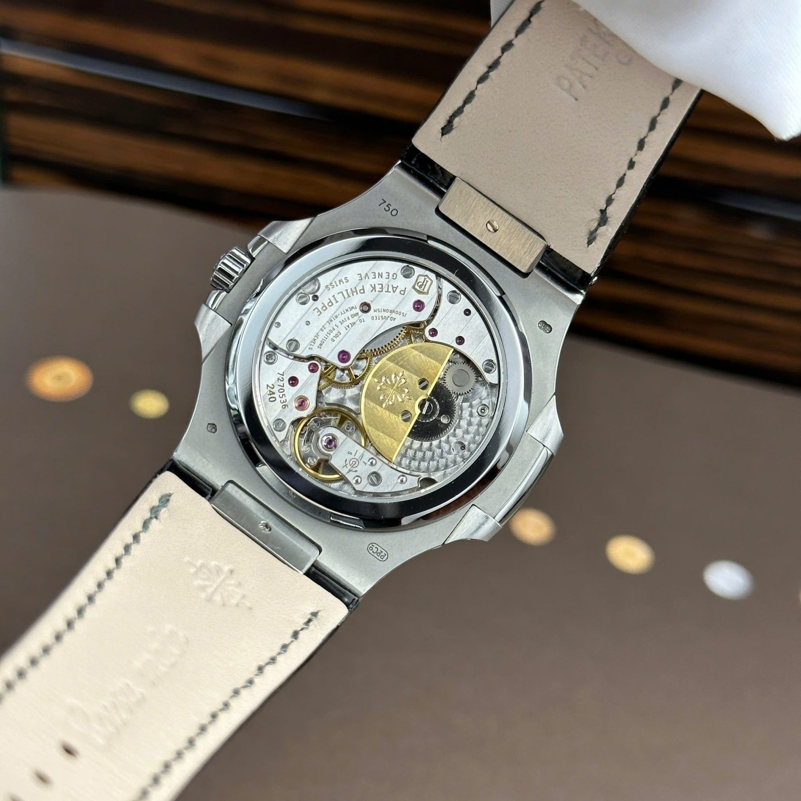 Patek Philippe Nautilus 5724G-001 Blue Dial Baguette Moissanite Full Functions Modified Max Options 40mm - 图片 13