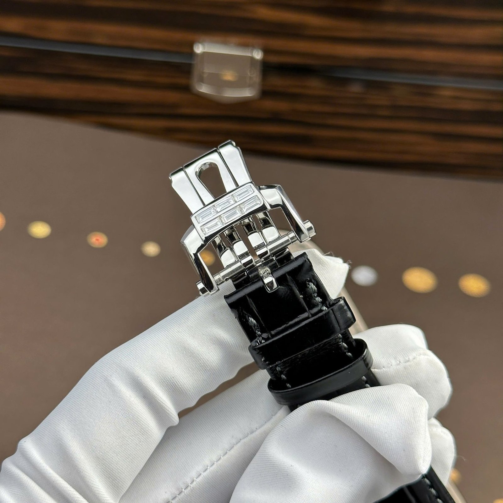 Patek Philippe Nautilus 5724G-001 Blue Dial Baguette Moissanite Full Functions Modified Max Options 40mm - 图片 17