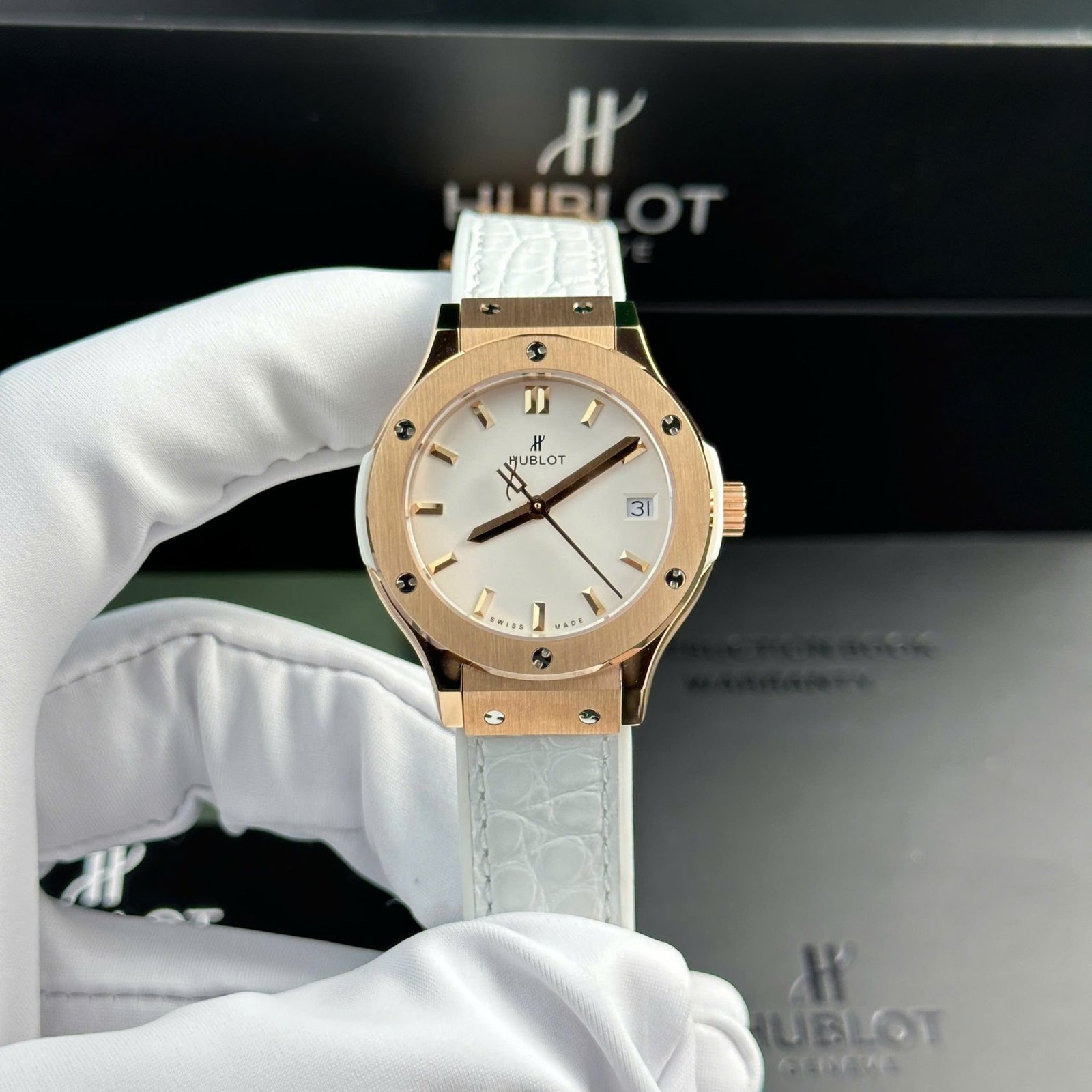 Hublot Classic Fusion King Gold White Dial Leather Strap Ladies Replica 33mm