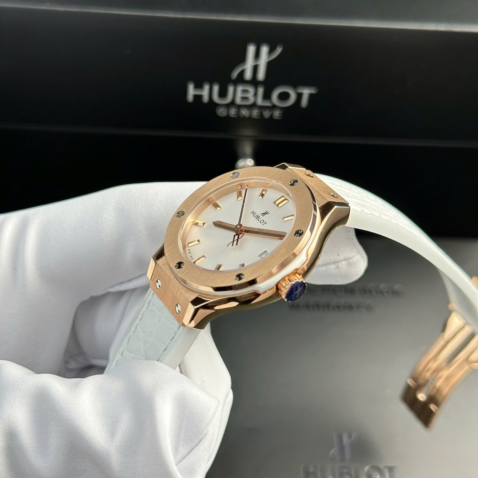 Hublot Classic Fusion King Gold White Dial Leather Strap Ladies Replica 33mm - 图片 3