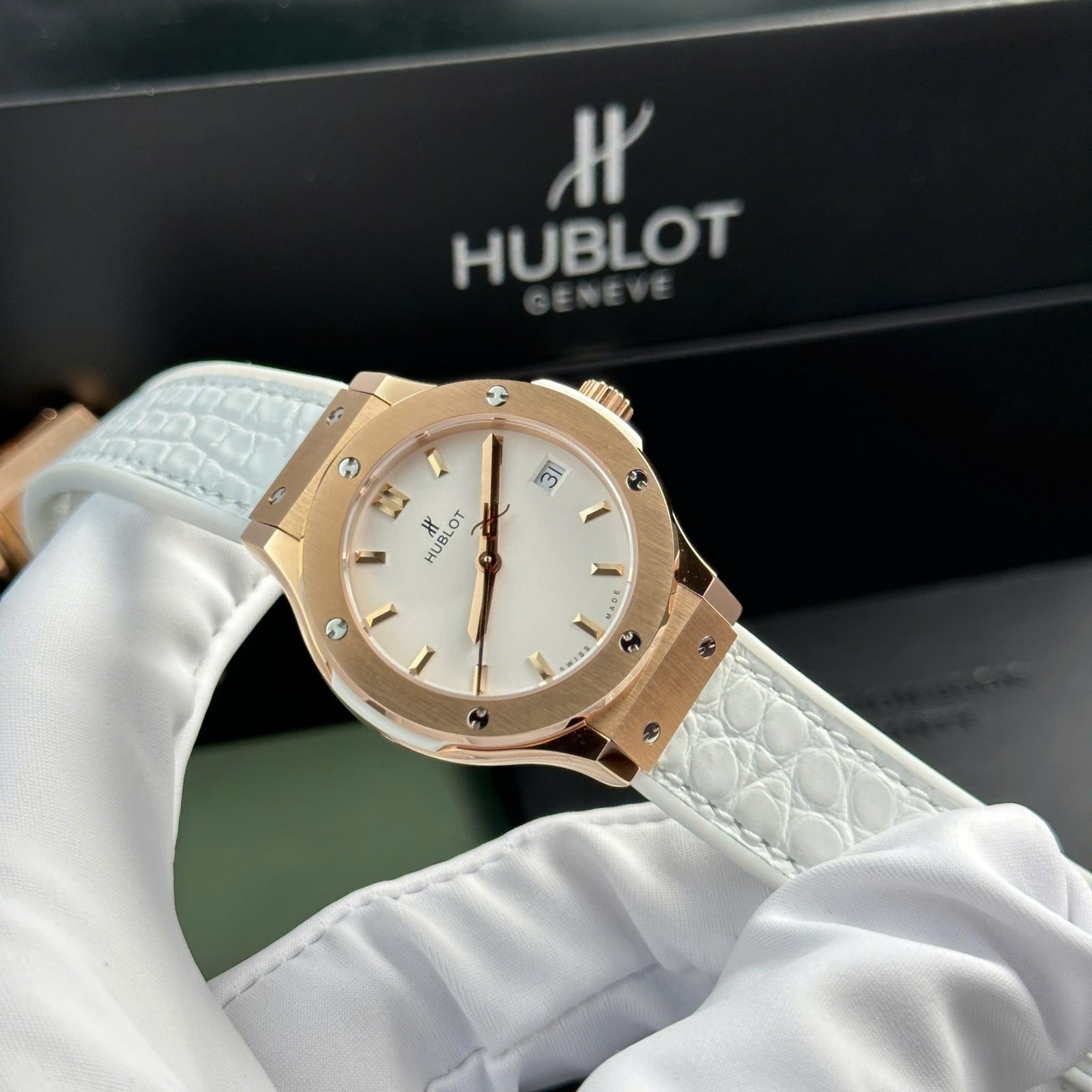 Hublot Classic Fusion King Gold White Dial Leather Strap Ladies Replica 33mm - 图片 4