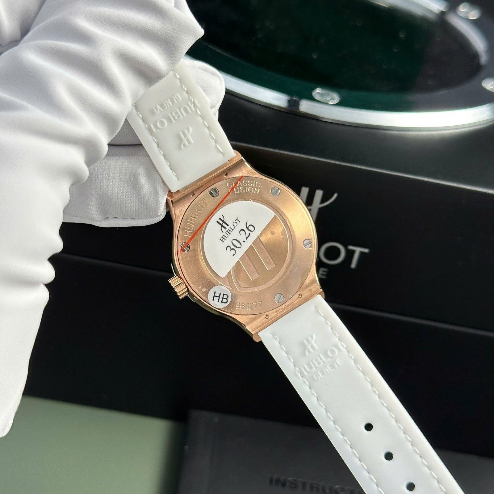 Hublot Classic Fusion King Gold White Dial Leather Strap Ladies Replica 33mm - 图片 7