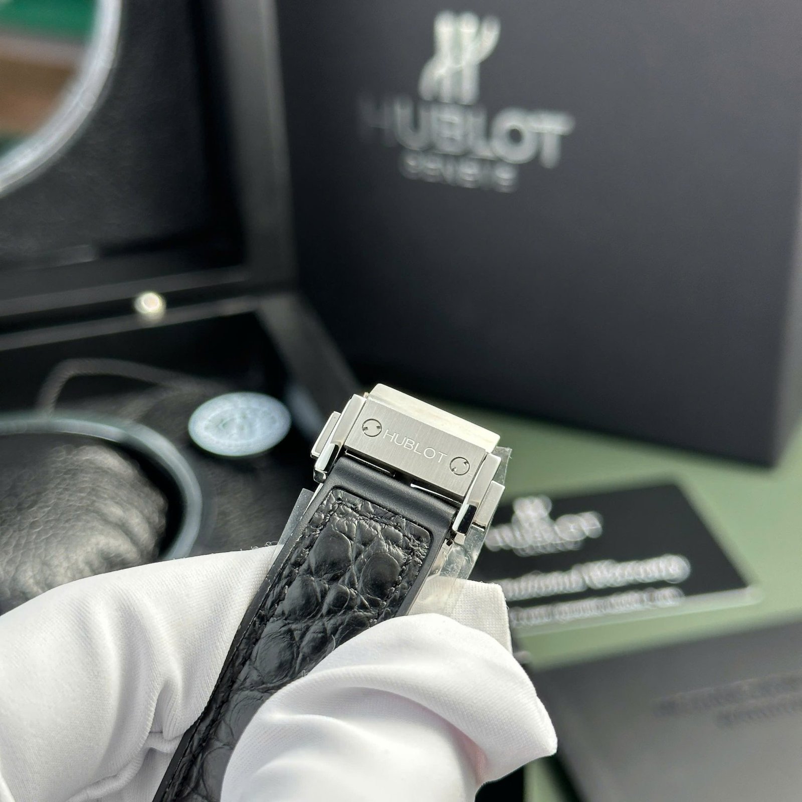 Hublot Classic Fusion Titanium Pavé Black Dial Leather Strap Ladies Replica 33mm - 图片 7