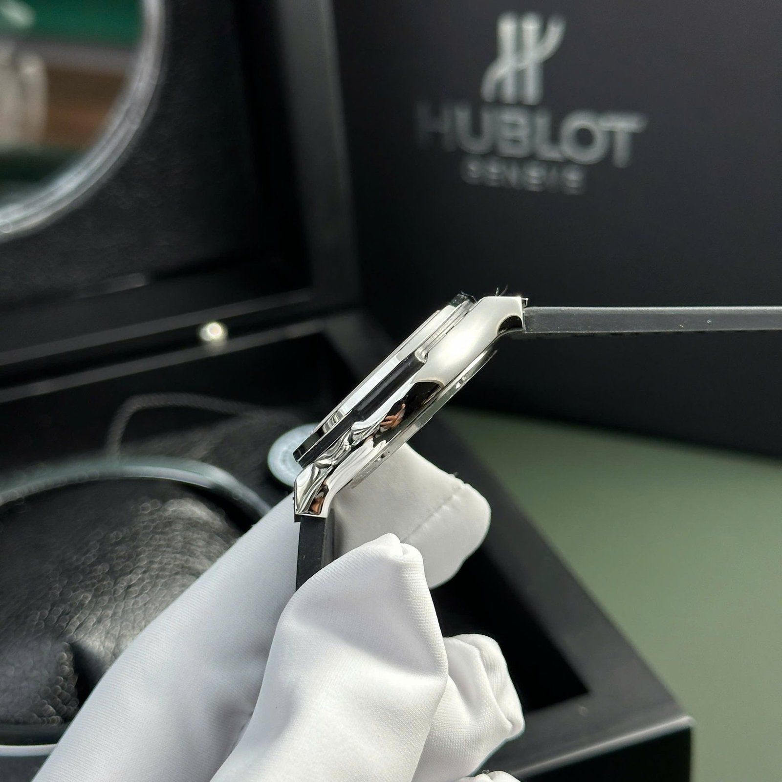 Hublot Classic Fusion Titanium Pavé Grey Dial Leather Strap Ladies Replica 33mm - 图片 5
