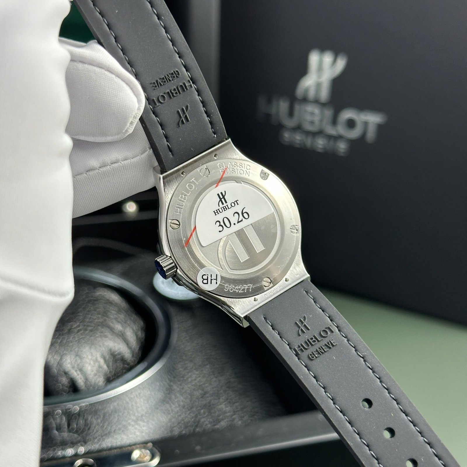 Hublot Classic Fusion Titanium Pavé Grey Dial Leather Strap Ladies Replica 33mm - 图片 7
