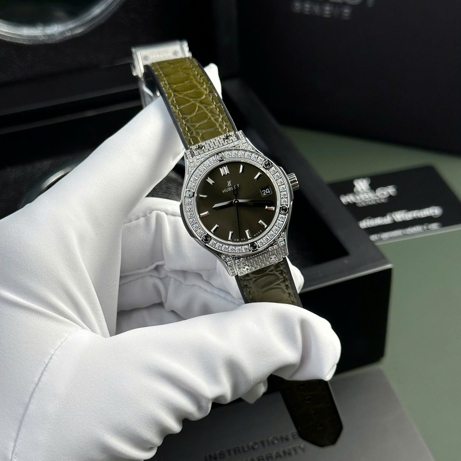 Hublot Classic Fusion Titanium Pavé Green Dial Leather Strap Ladies Replica 33mm - 图片 2