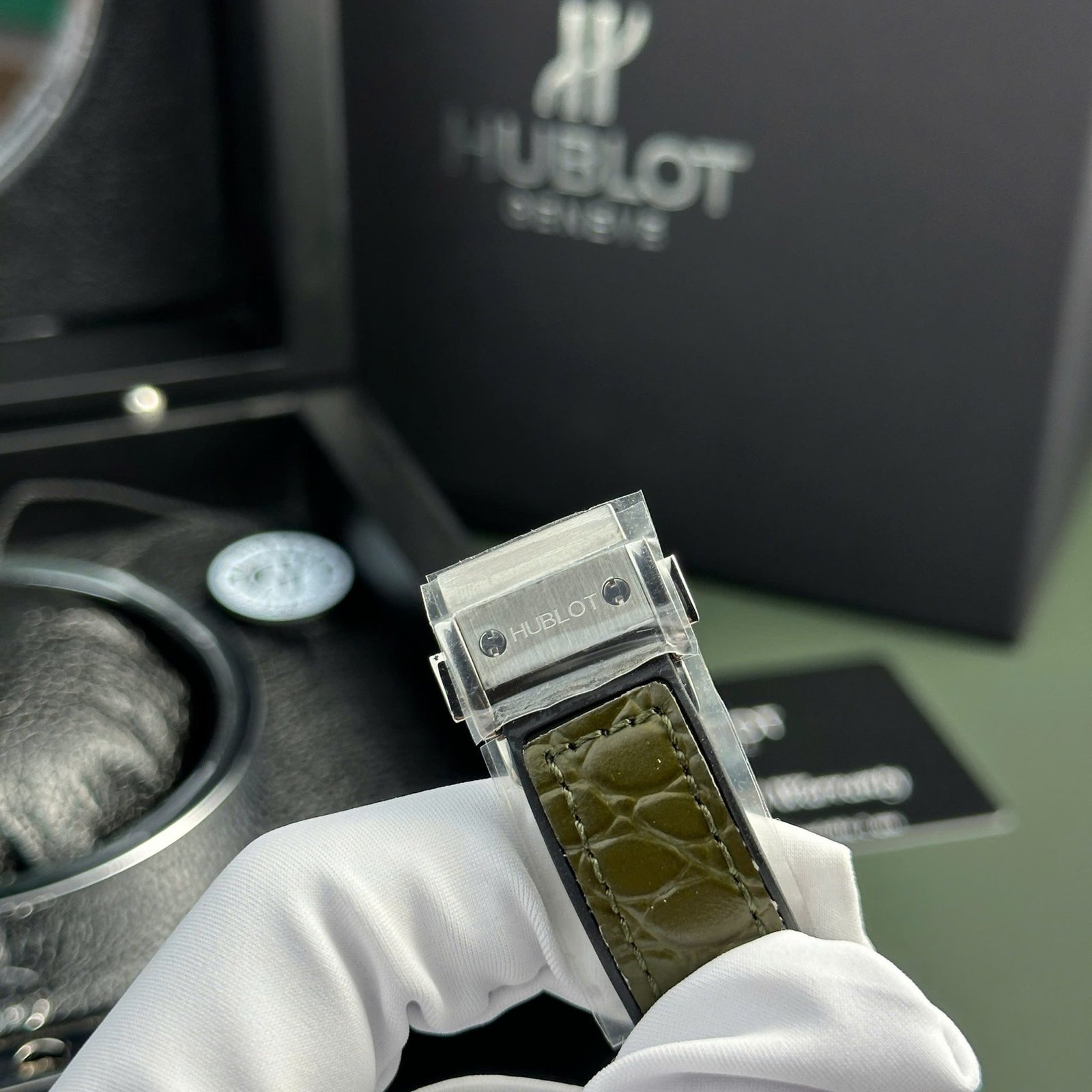Hublot Classic Fusion Titanium Pavé Green Dial Leather Strap Ladies Replica 33mm - 图片 8