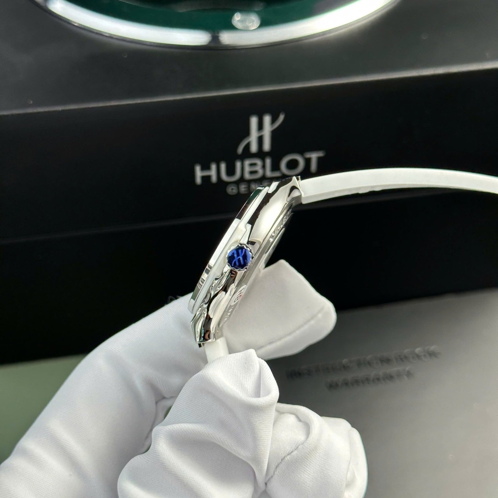 Hublot Classic Fusion Titanium White Dial CZ Stones Bezel Leather Strap Ladies Replica 33mm - 图片 5