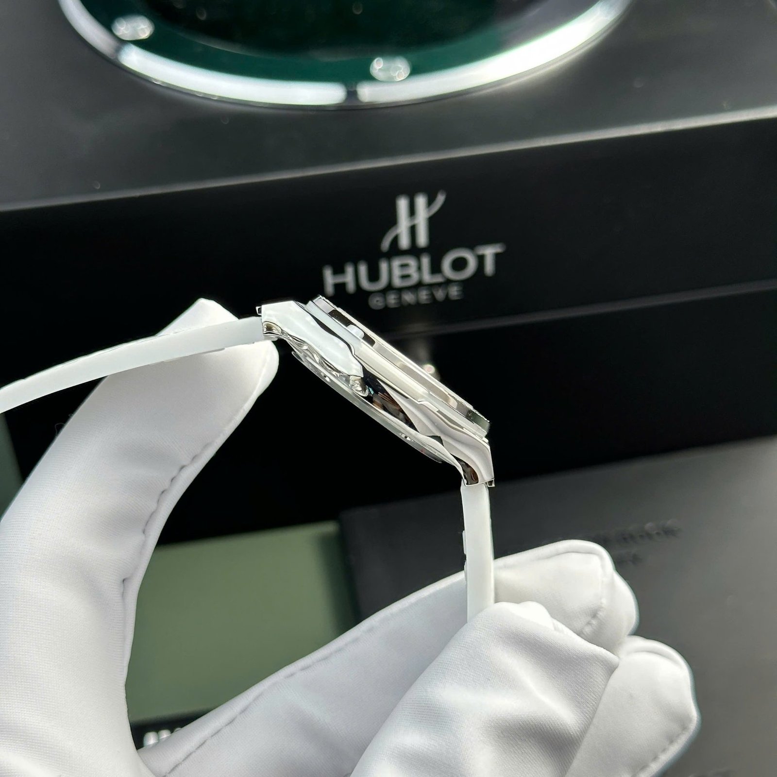 Hublot Classic Fusion Titanium White Dial CZ Stones Bezel Leather Strap Ladies Replica 33mm - 图片 6