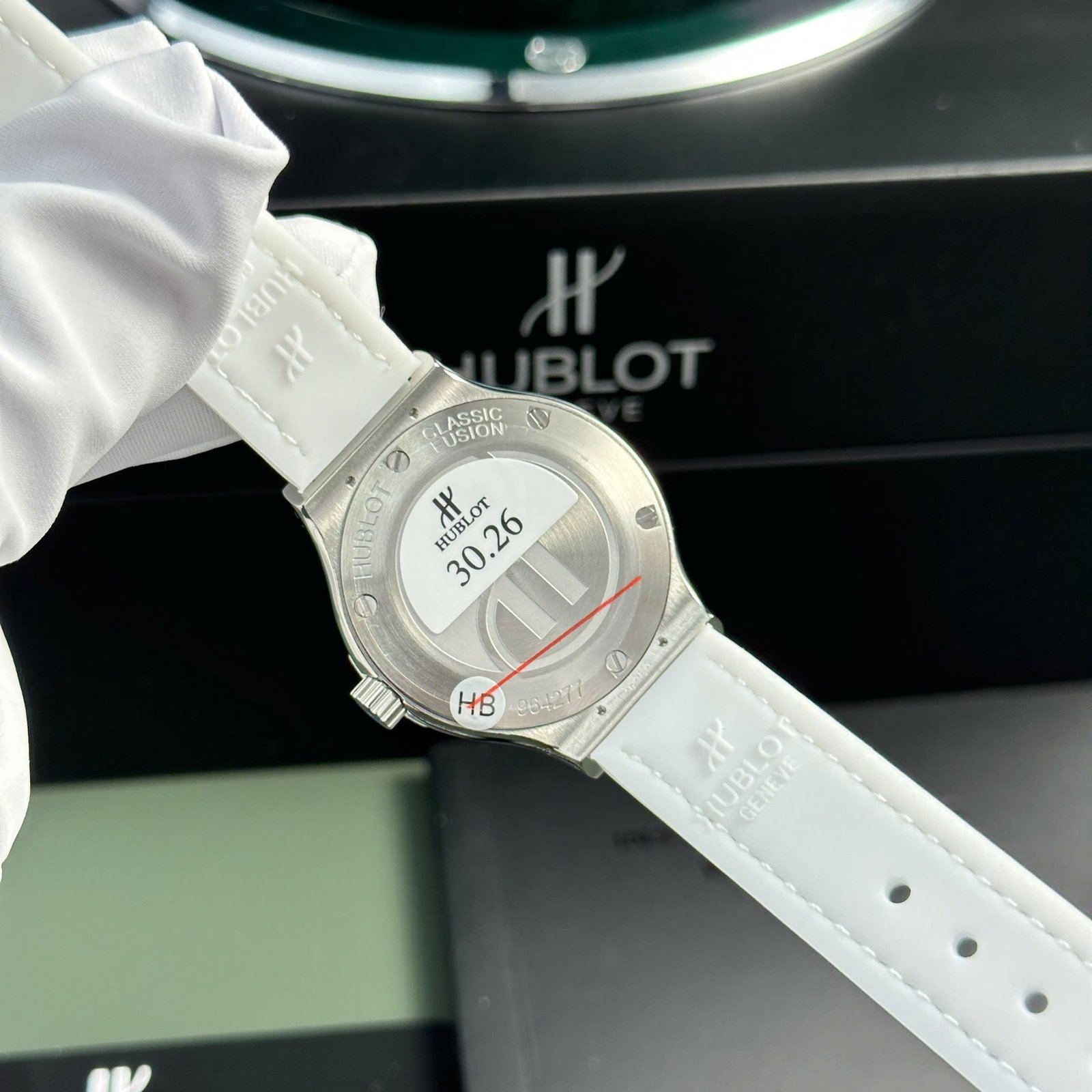 Hublot Classic Fusion Titanium White Dial CZ Stones Bezel Leather Strap Ladies Replica 33mm - 图片 7