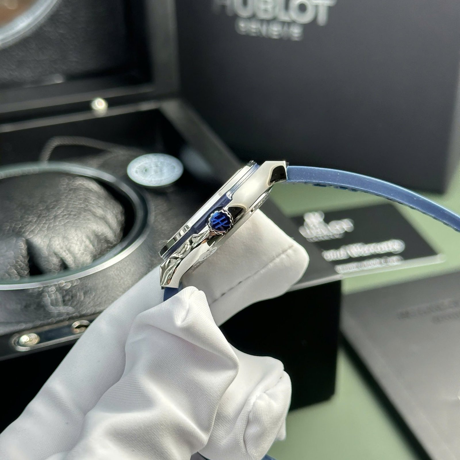 Hublot Classic Fusion Titanium Blue Dial CZ Stones Bezel Leather Strap Ladies Replica 33mm - 图片 6