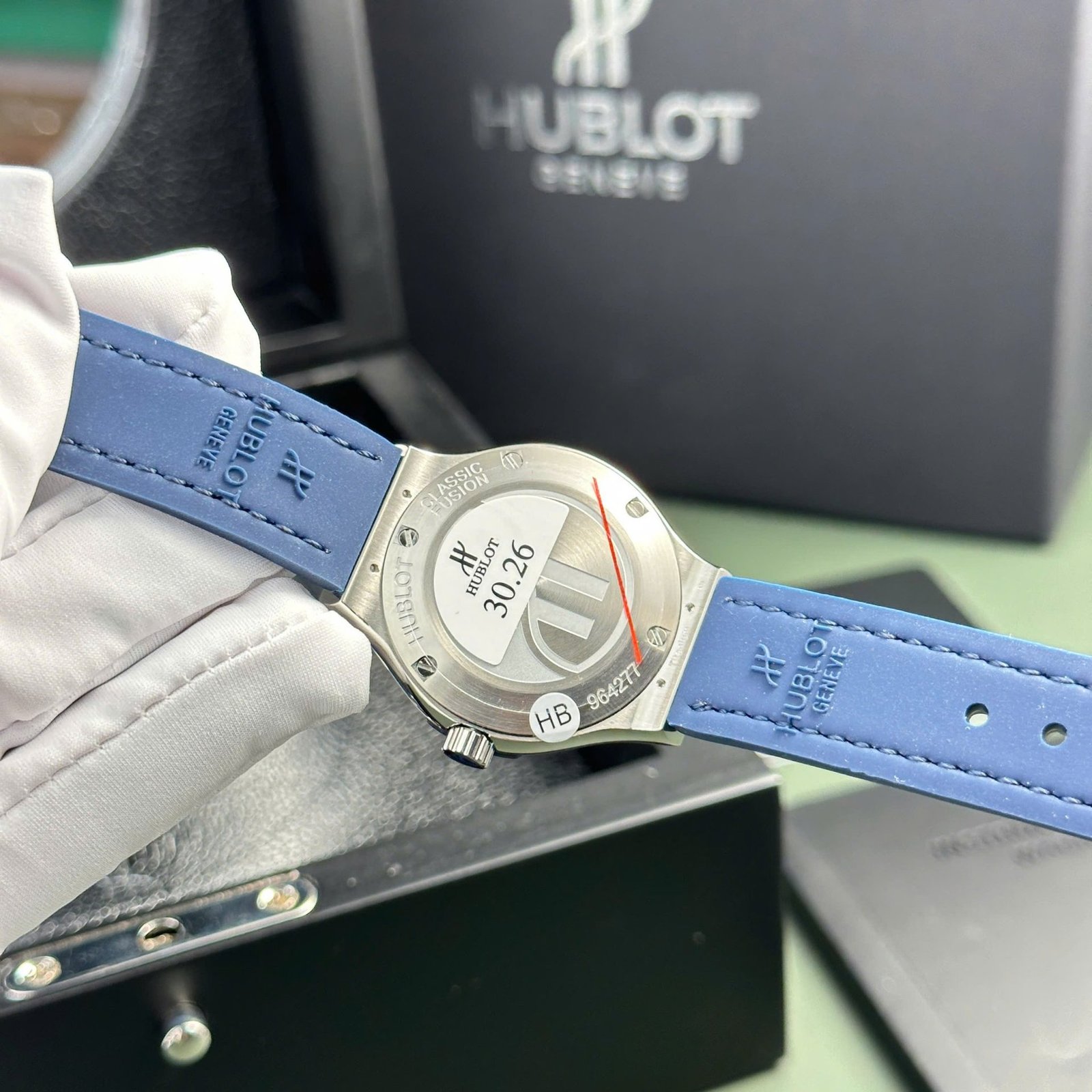Hublot Classic Fusion Titanium Blue Dial CZ Stones Bezel Leather Strap Ladies Replica 33mm - 图片 8