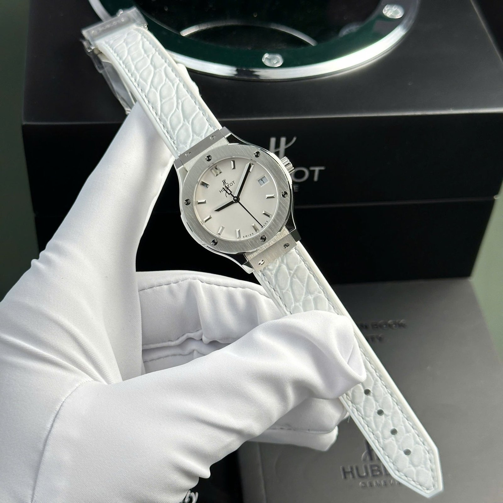 Hublot Classic Fusion Titanium White Dial Quartz Leather Strap Ladies Replica 33mm - 图片 2
