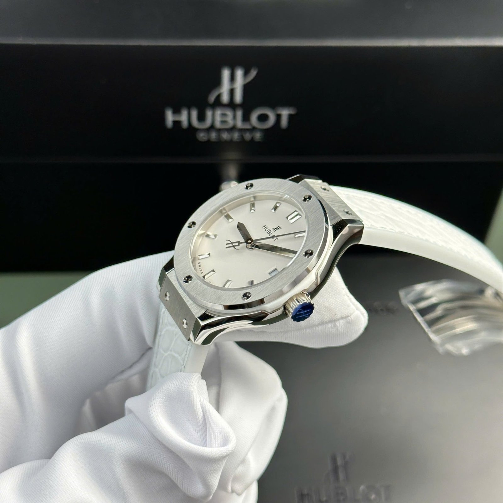 Hublot Classic Fusion Titanium White Dial Quartz Leather Strap Ladies Replica 33mm - 图片 3