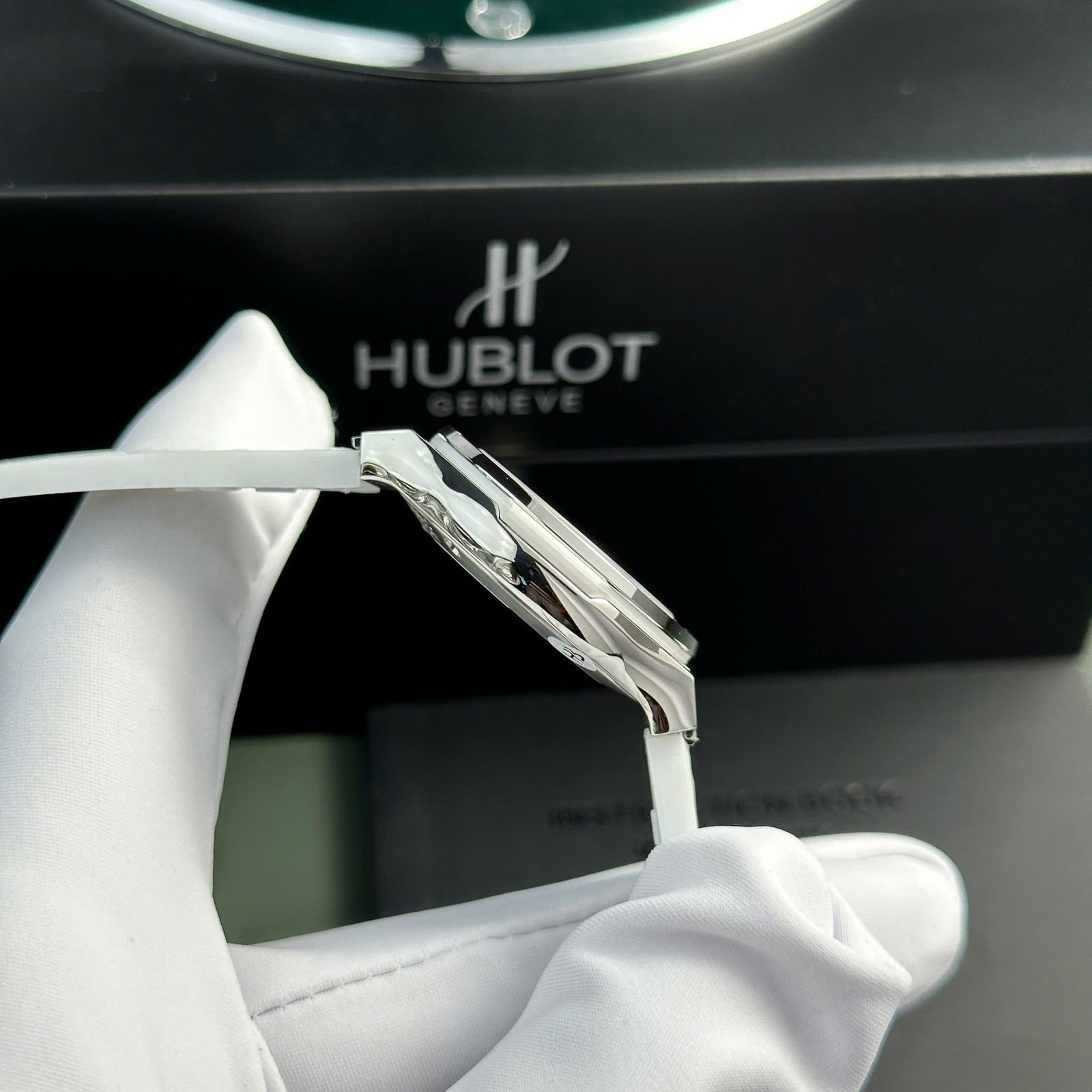 Hublot Classic Fusion Titanium White Dial Quartz Leather Strap Ladies Replica 33mm - 图片 6