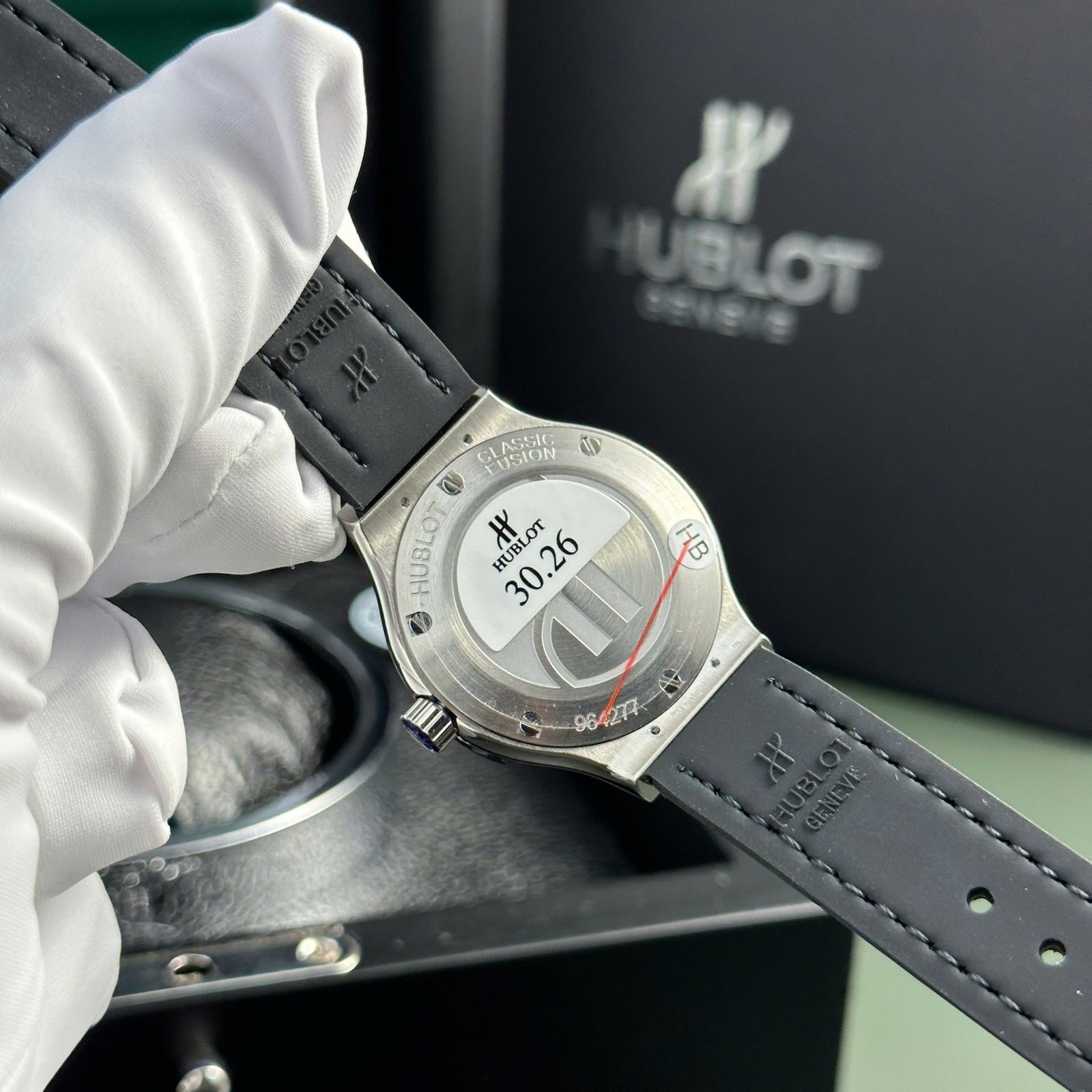 Hublot Classic Fusion Titanium Green Dial Quartz Leather Strap Ladies Replica 33mm - 图片 7