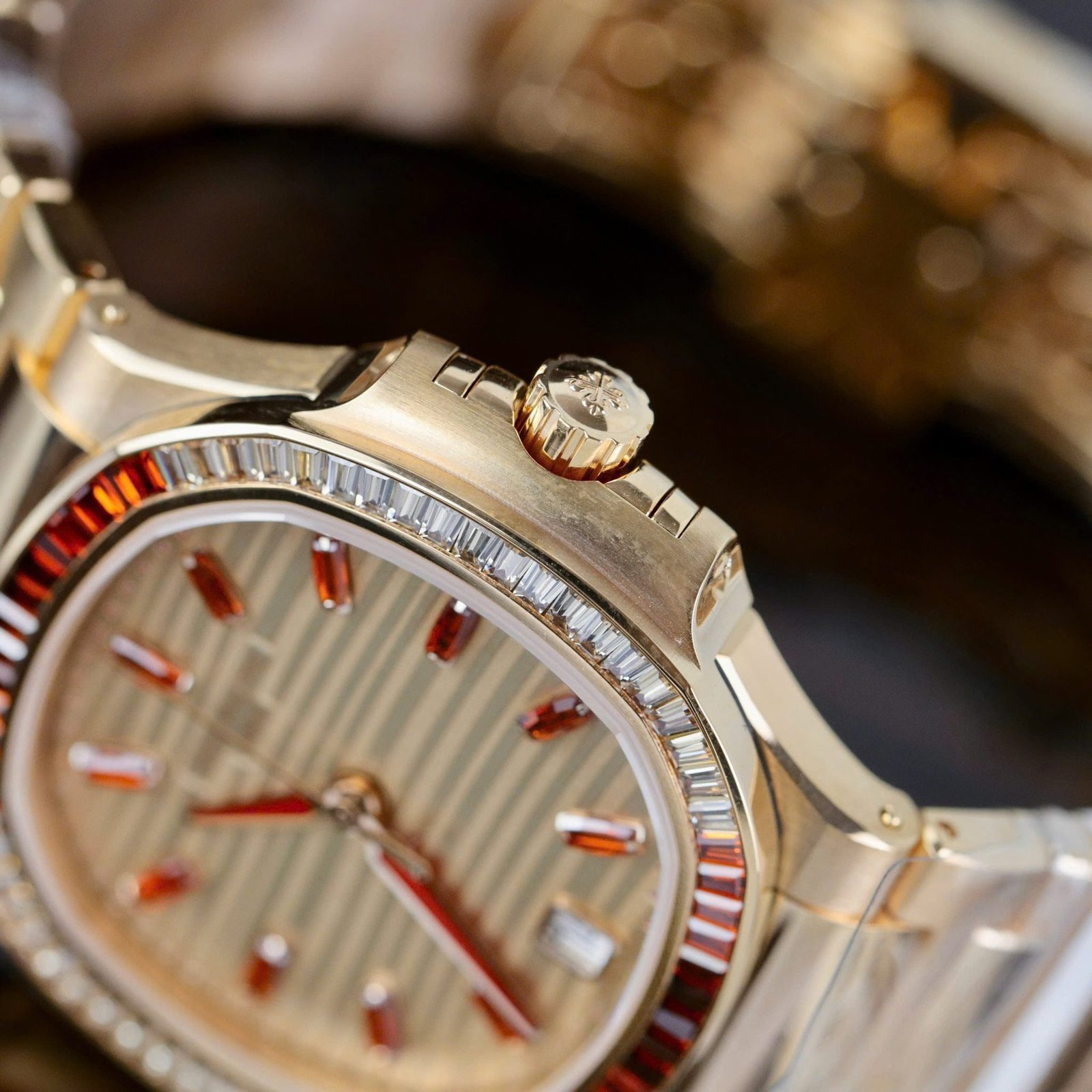 Patek Philippe Nautilus 7118/1300R-001 Synthetic Ruby 18K Rose Gold Wrapped Best Replica 35.2mm - 图片 4
