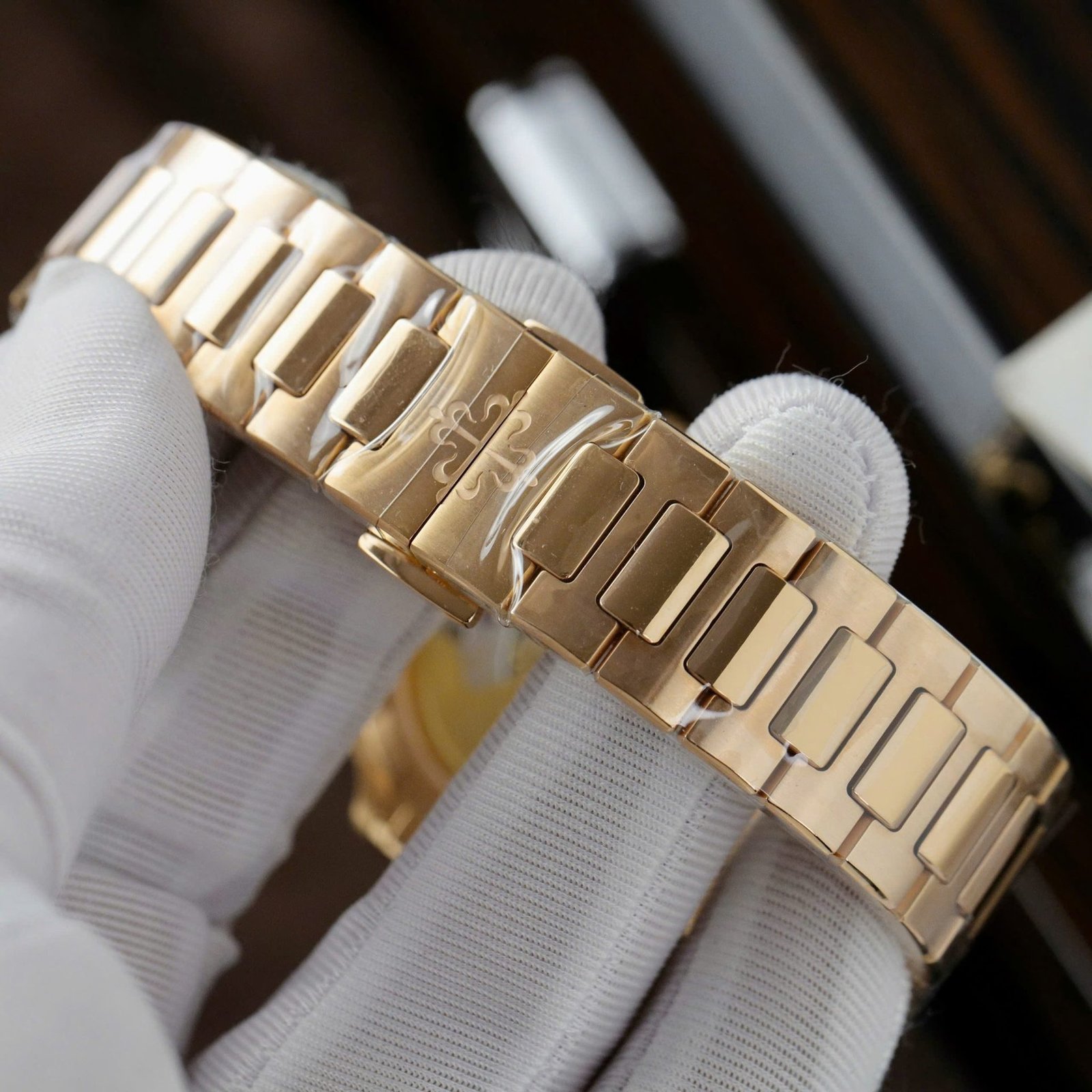 Patek Philippe Nautilus 7118/1300R-001 Synthetic Ruby 18K Rose Gold Wrapped Best Replica 35.2mm - 图片 7