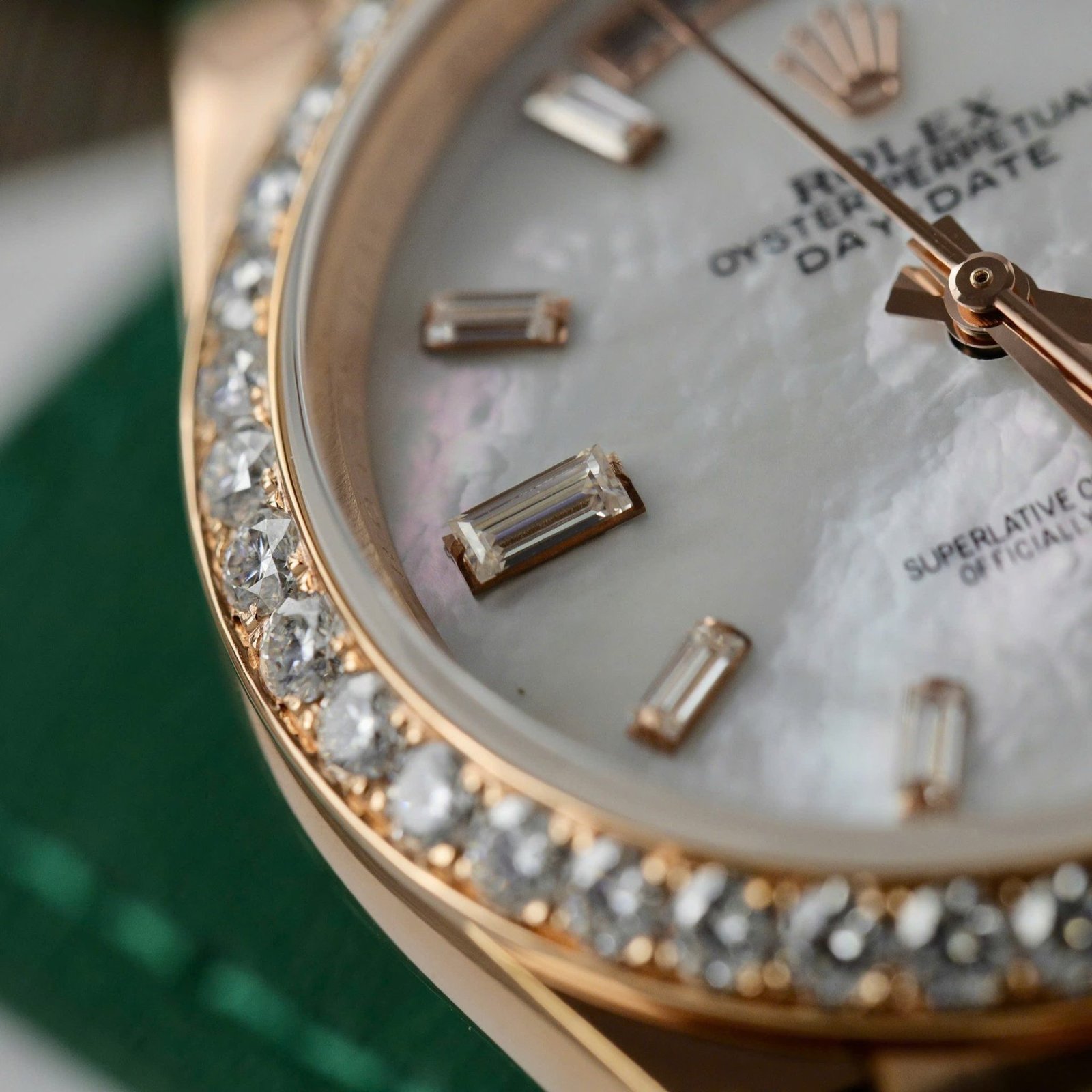 Rolex Day-Date 228345RBR-0026 MOP Baguette Dial 18K Rose Gold Wrapped Moissanite Bezel GMF V3 Best Replica 40mm - 图片 6