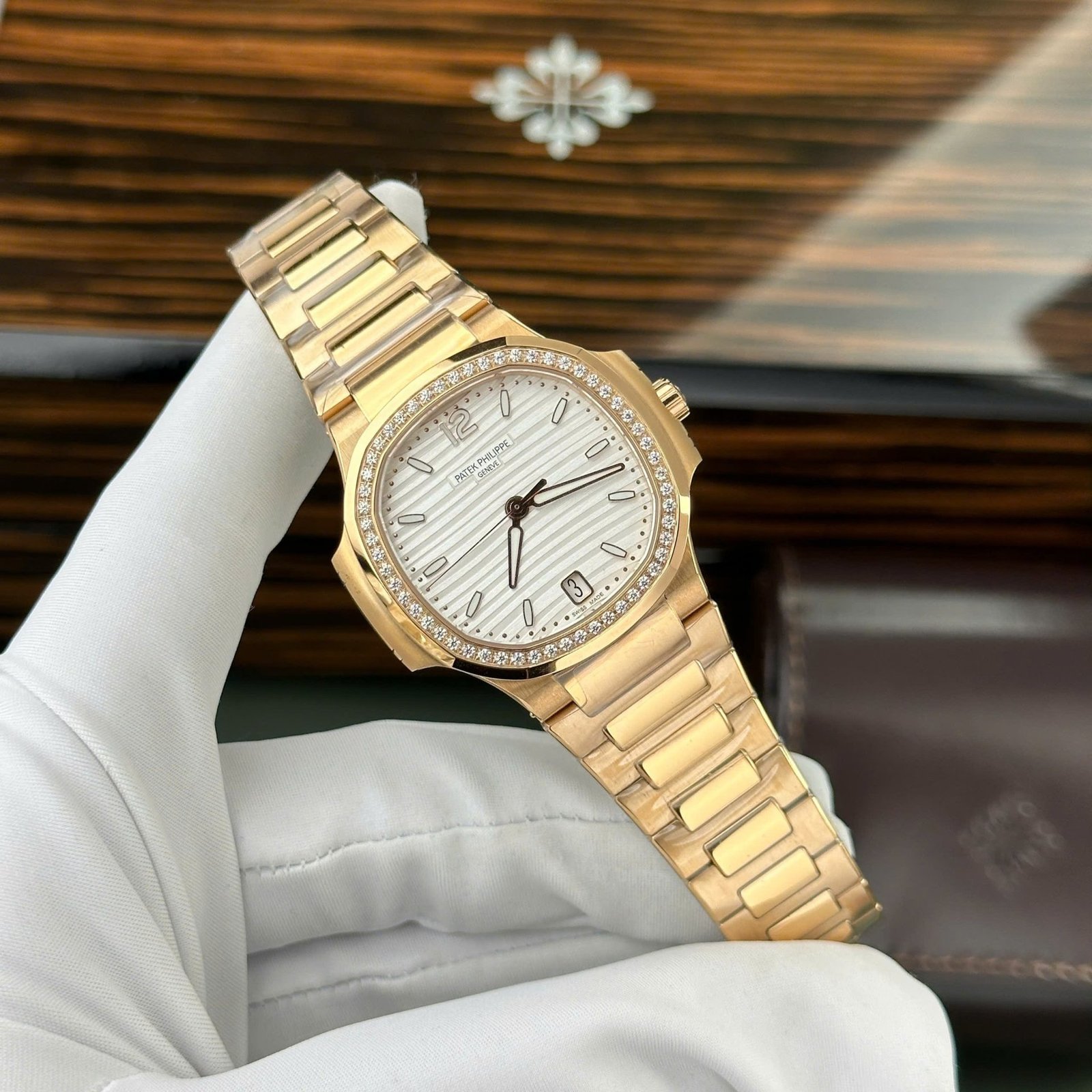 Patek Philippe Nautilus 7118/1200R-001 Rose Gold White Dial Diamond Bezel Best Replica 3KF 35.2mm - 图片 2