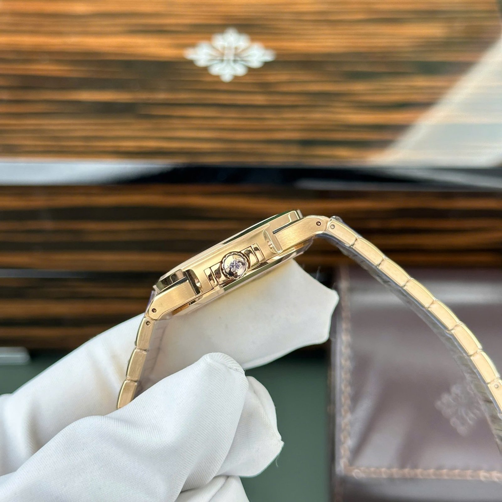 Patek Philippe Nautilus 7118/1200R-001 Rose Gold White Dial Diamond Bezel Best Replica 3KF 35.2mm - 图片 5