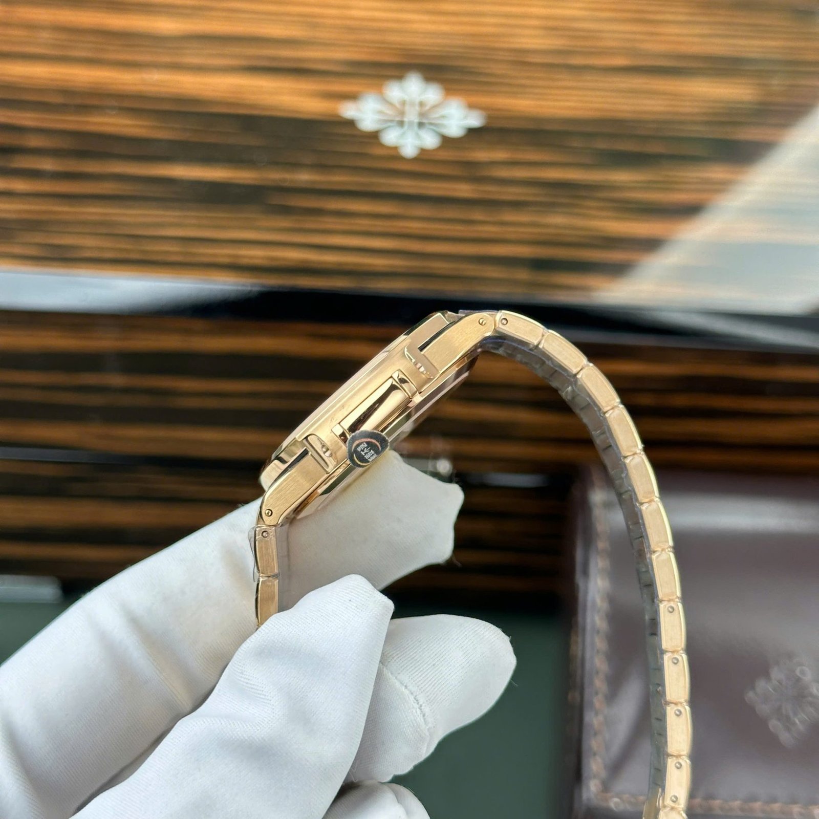 Patek Philippe Nautilus 7118/1200R-001 Rose Gold White Dial Diamond Bezel Best Replica 3KF 35.2mm - 图片 6