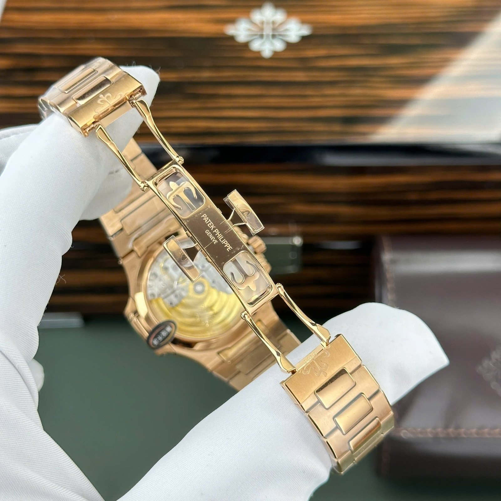 Patek Philippe Nautilus 7118/1200R-001 Rose Gold White Dial Diamond Bezel Best Replica 3KF 35.2mm - 图片 8
