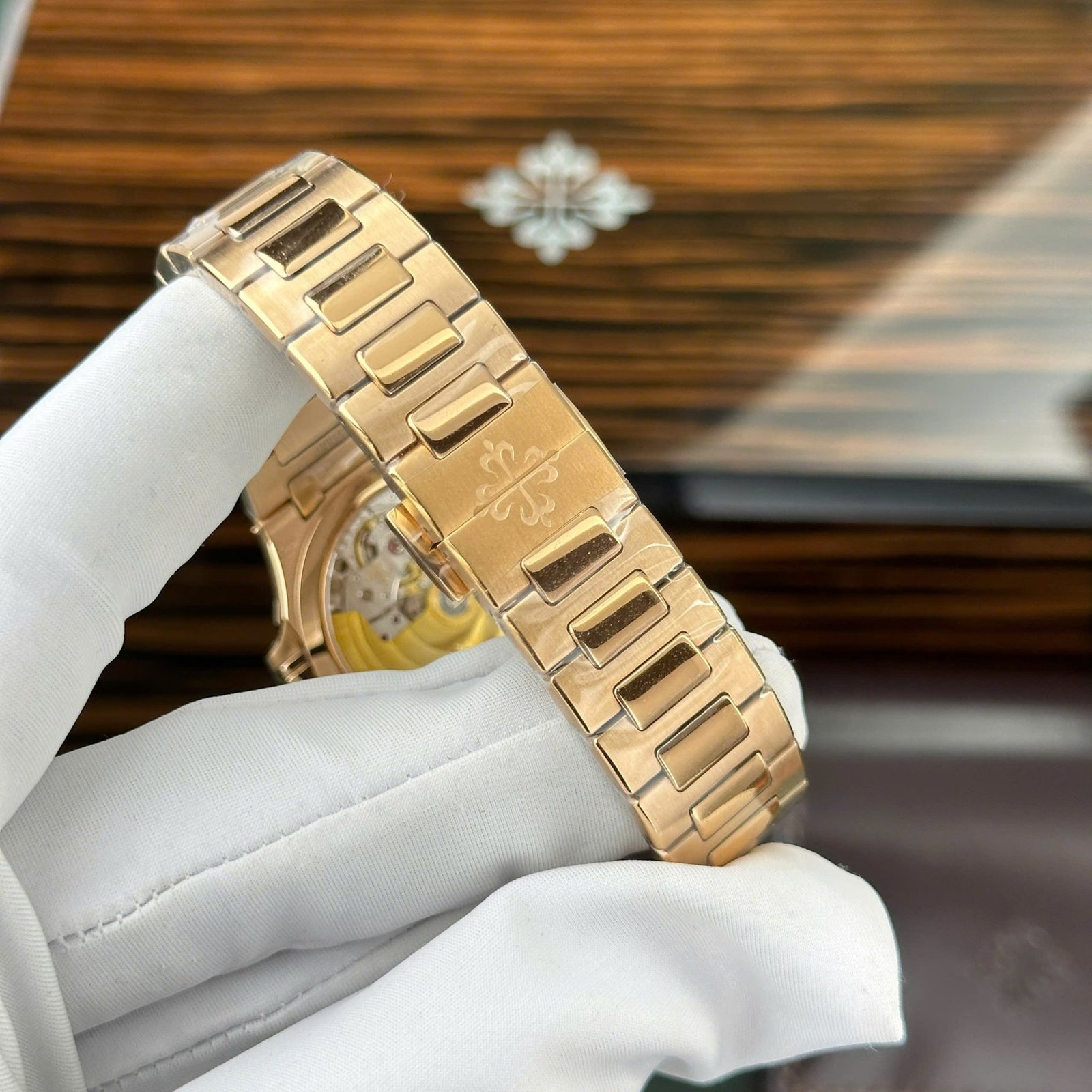 Patek Philippe Nautilus 7118/1200R-001 Rose Gold White Dial Diamond Bezel Best Replica 3KF 35.2mm - 图片 9