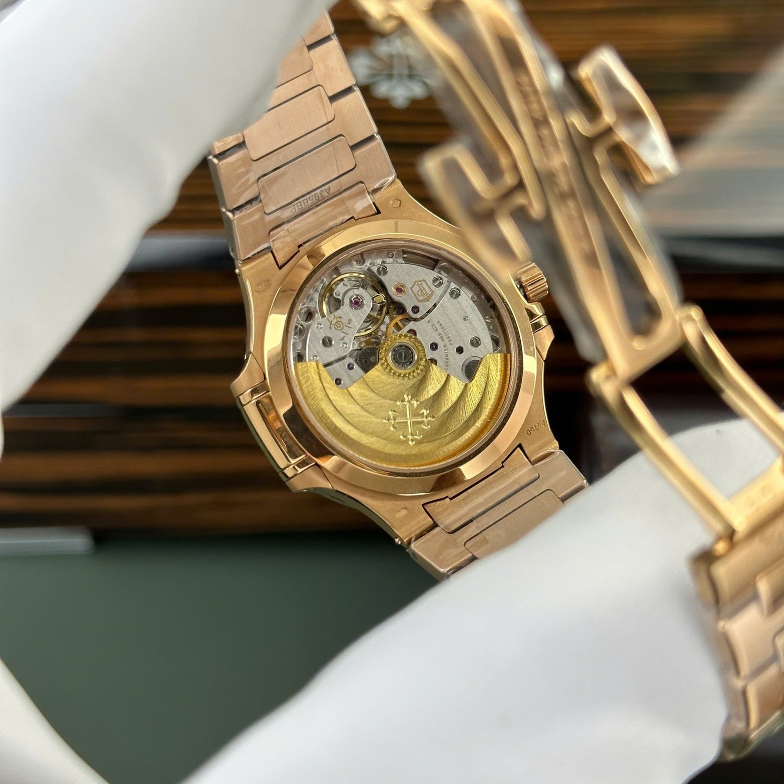 Patek Philippe Nautilus 7118/1R-001 Rose Gold White Dial Best Clone 3KF 35.2mm - 图片 7