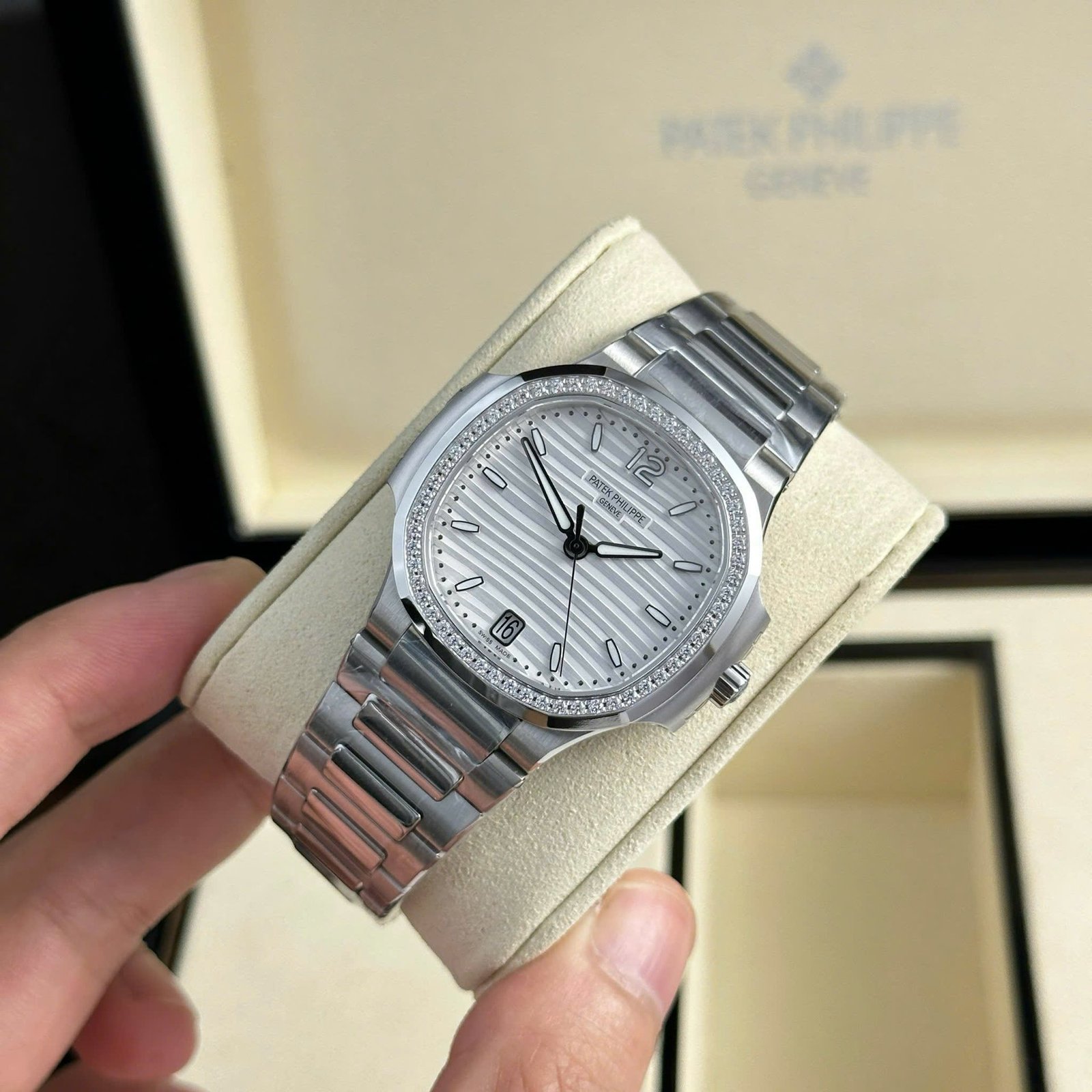Patek Philippe Nautilus 7118/1200A-010 Steel White Dial Stone-set Bezel Best Clone 3KF 35.2mm - 图片 2