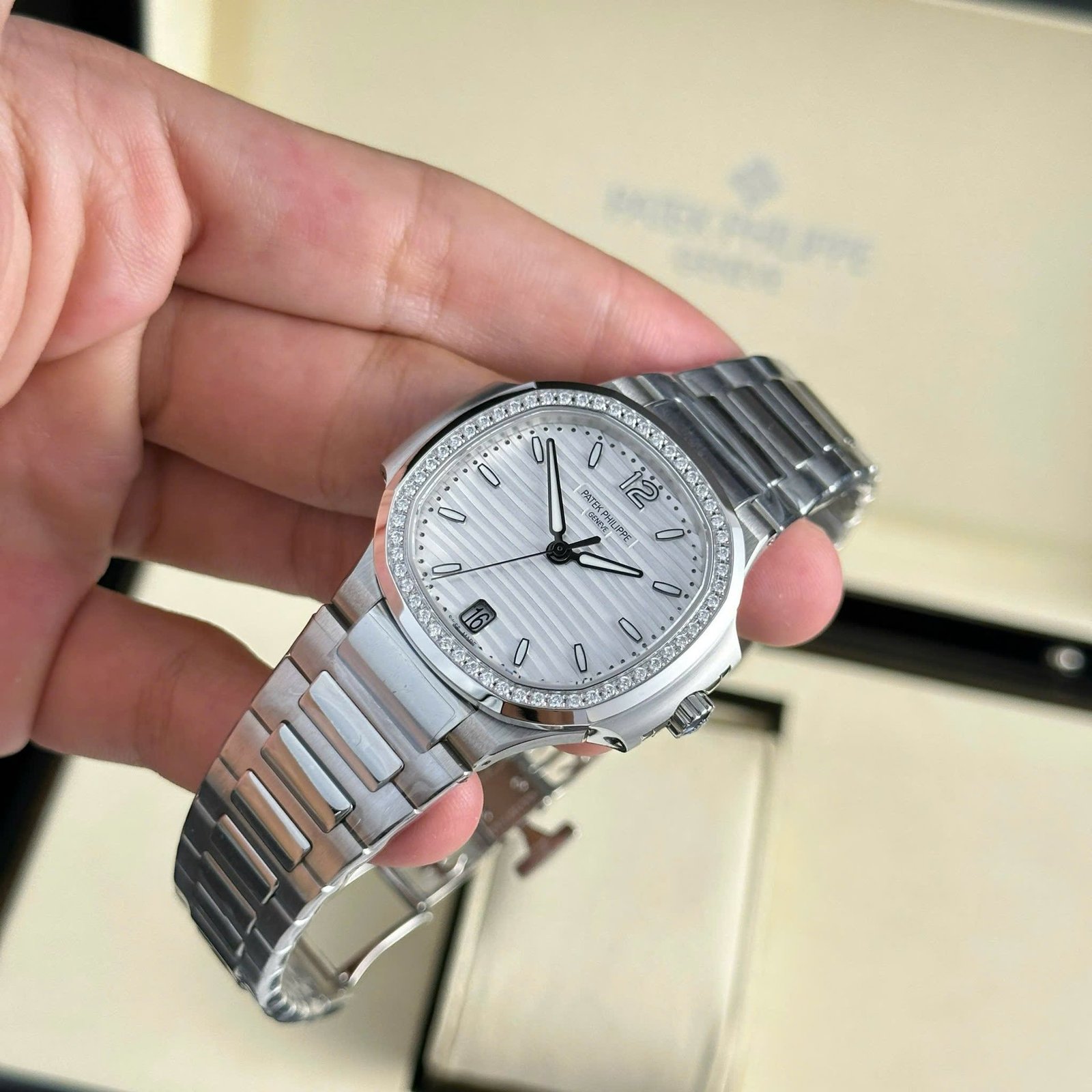 Patek Philippe Nautilus 7118/1200A-010 Steel White Dial Stone-set Bezel Best Clone 3KF 35.2mm - 图片 4