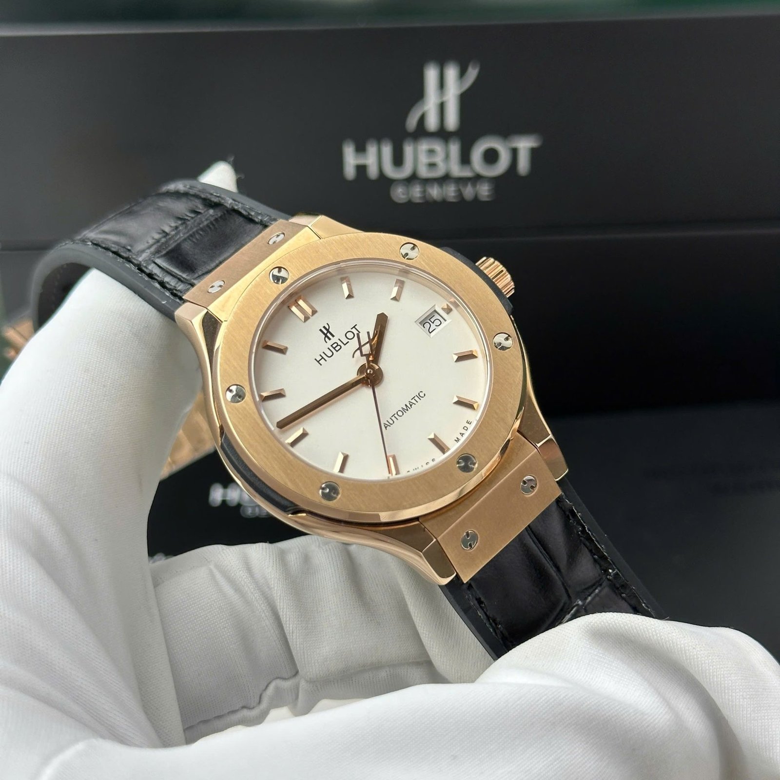 Hublot Classic Fusion King Gold White Dial Black Leather Strap Replica 38mm - 图片 3