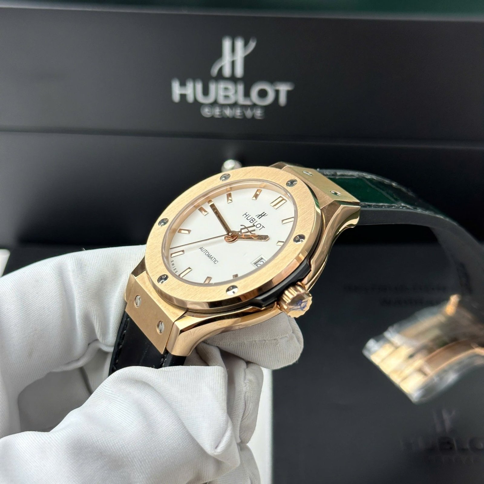 Hublot Classic Fusion King Gold White Dial Black Leather Strap Replica 38mm - 图片 4