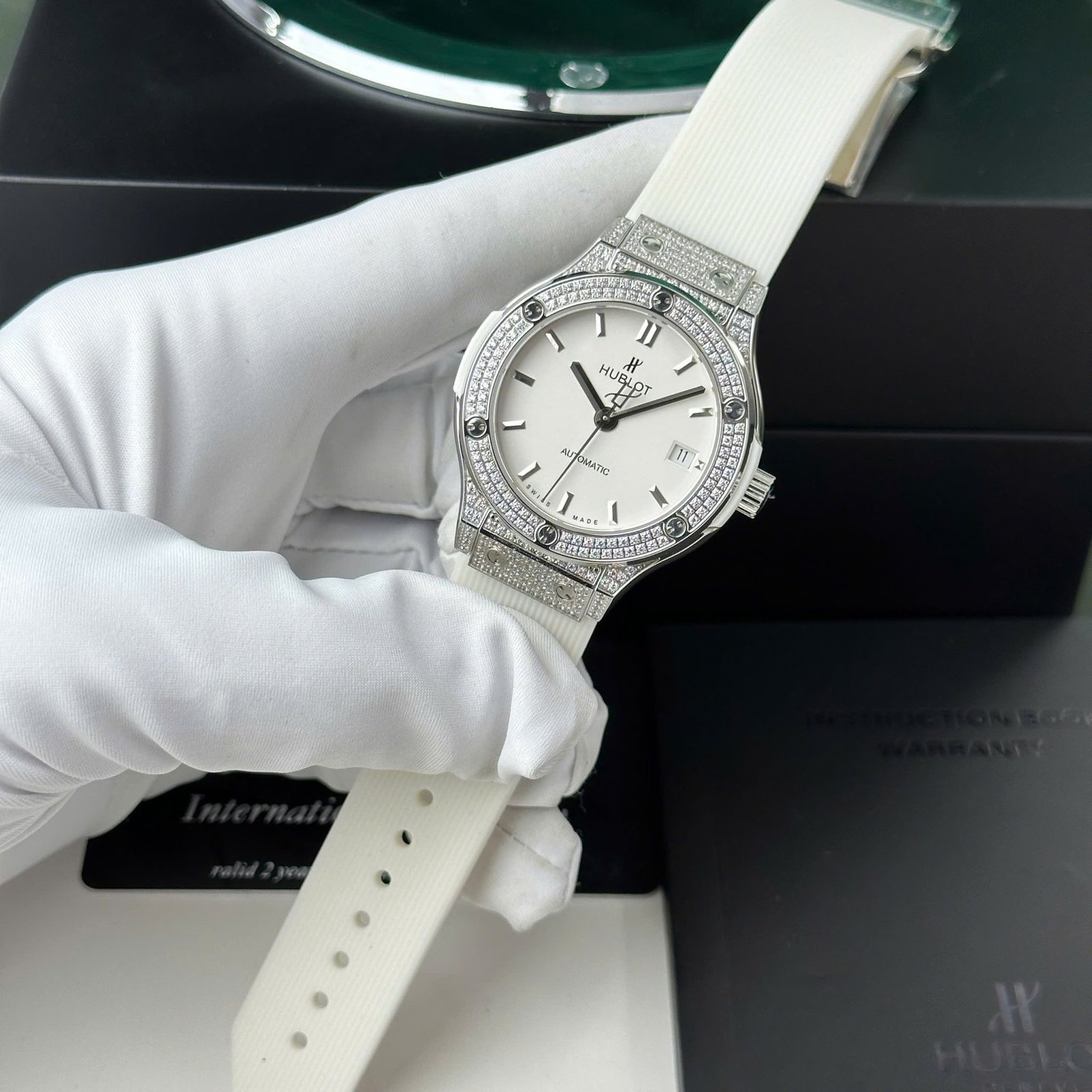 Hublot Classic Fusion Titanium Diamond Pavé White Dial Rubber Strap Replica 38mm - 图片 2