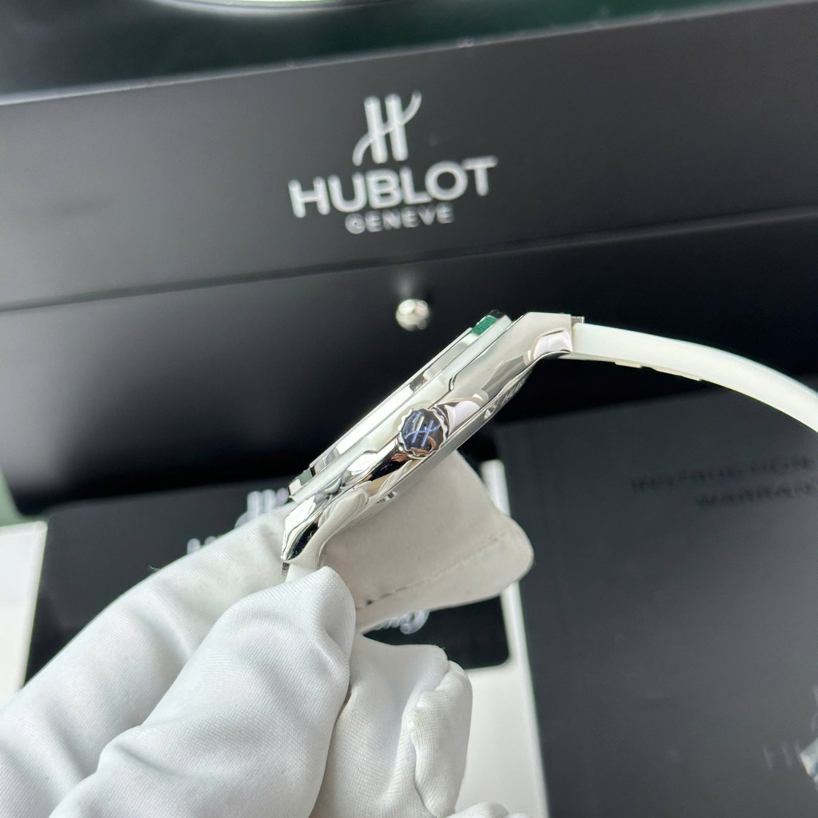 Hublot Classic Fusion Titanium Diamond Pavé White Dial Rubber Strap Replica 38mm - 图片 6