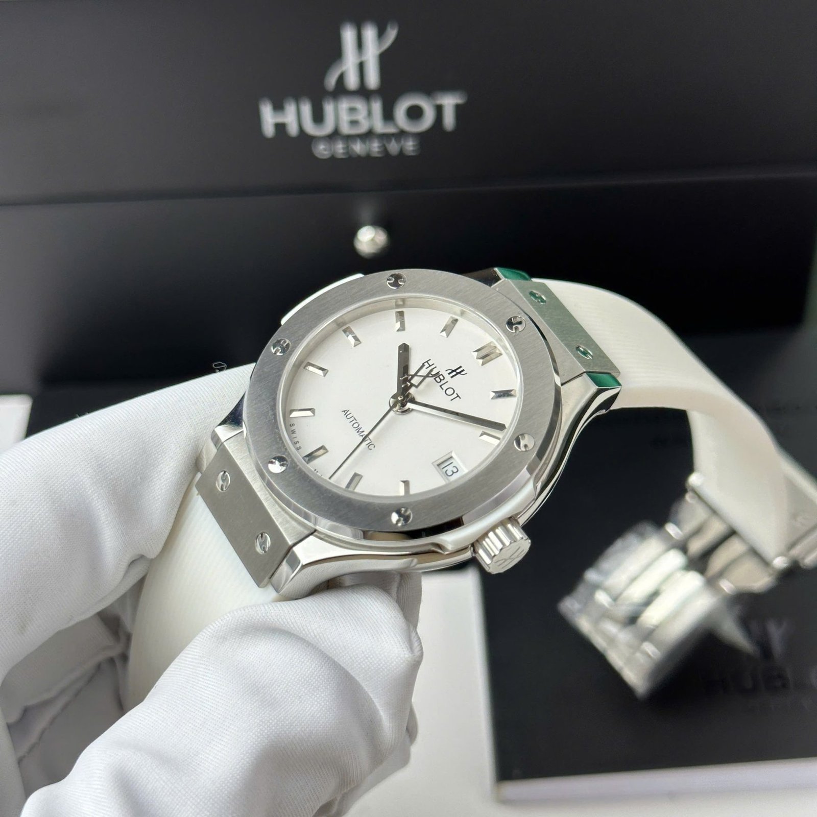 Hublot Classic Fusion Titanium White Dial White Rubber Strap Replica 38mm - 图片 4