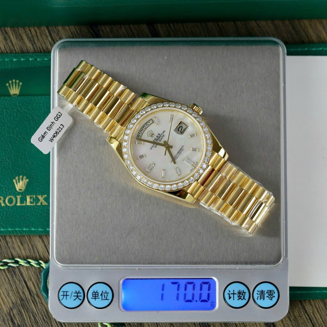 Rolex Day-Date 228348RBR-0046 MOP Baguette Moissanite Index Dial 18K Yellow Gold Wrapped Moissanite Bezel 1:1 Replica GMF V3 40mm - 图片 3