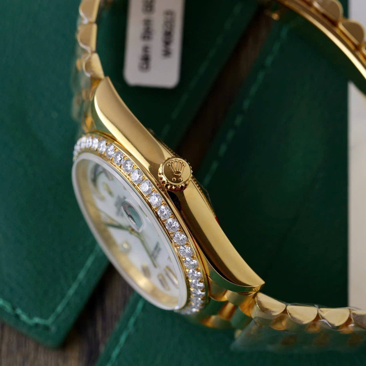 Rolex Day-Date 228348RBR-0046 MOP Baguette Moissanite Index Dial 18K Yellow Gold Wrapped Moissanite Bezel 1:1 Replica GMF V3 40mm - 图片 9