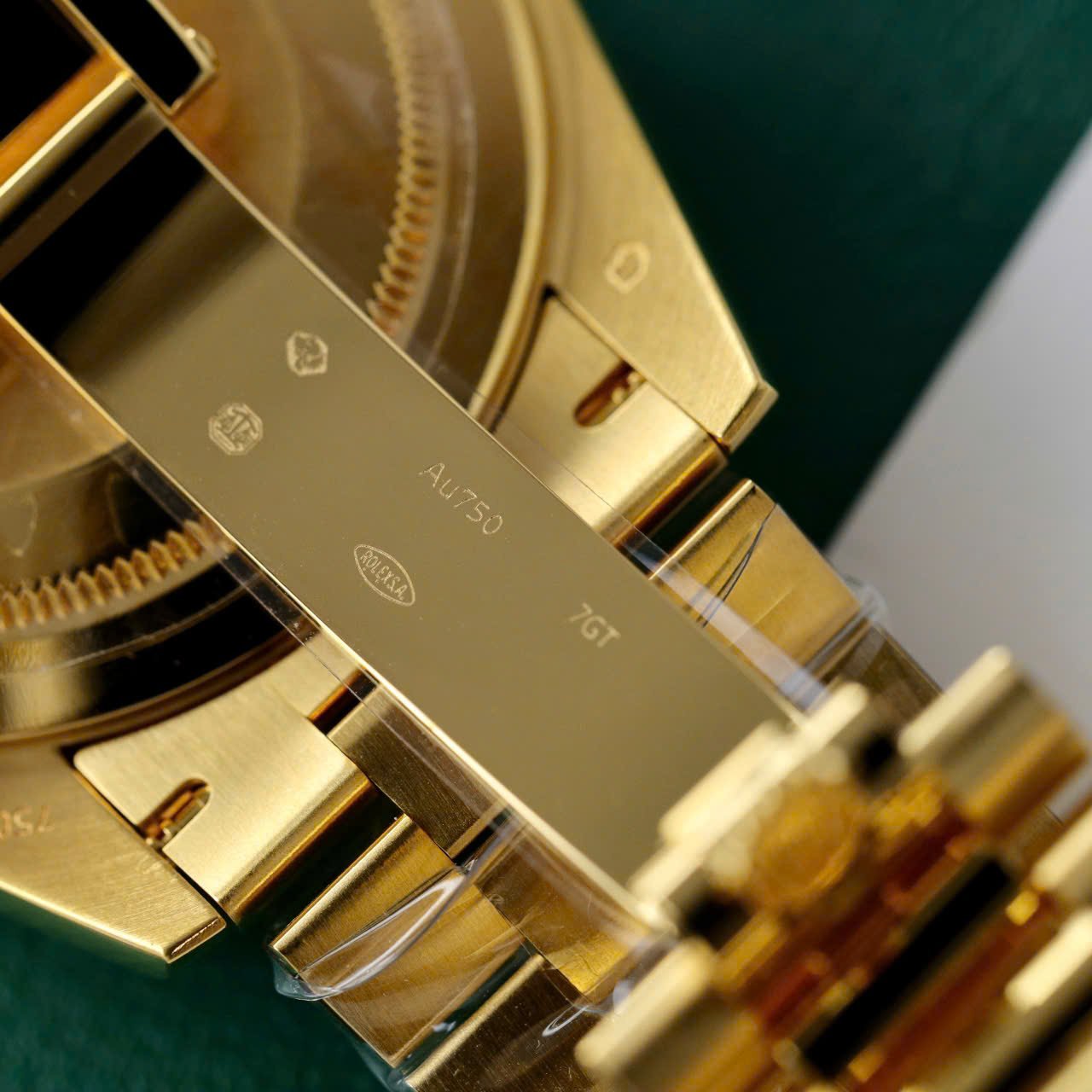 Rolex Day-Date 228348RBR-0046 MOP Baguette Moissanite Index Dial 18K Yellow Gold Wrapped Moissanite Bezel 1:1 Replica GMF V3 40mm - 图片 10
